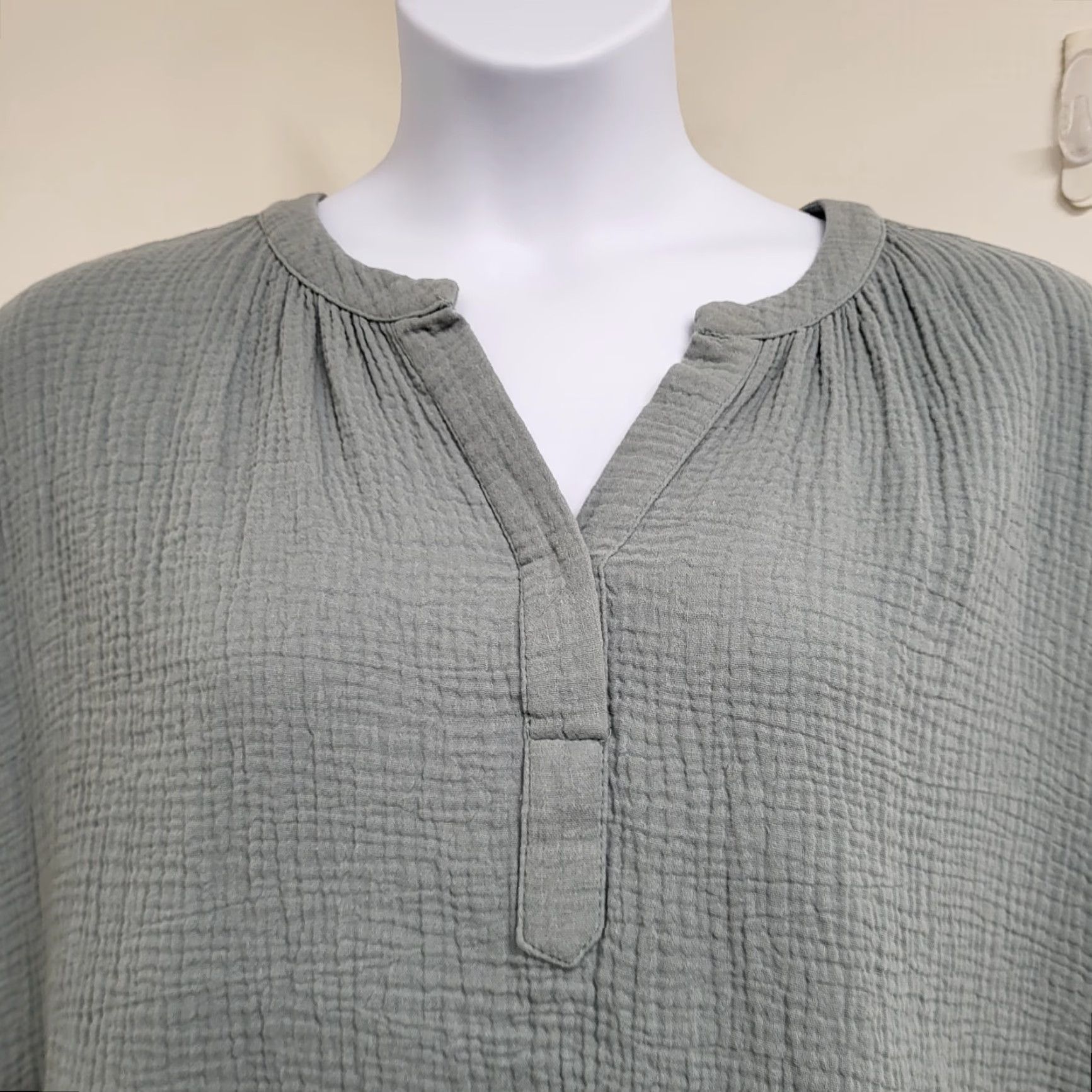 Vintage GeeGee Blouse Women's 3XL 100% Cotton Gauze Collared Short Sleeve Raw Hem Green breathable, lightweight, machine washable, classic, casual, business Size XXL / US 16-18 / IT 52-54 - 4 Thumbnail