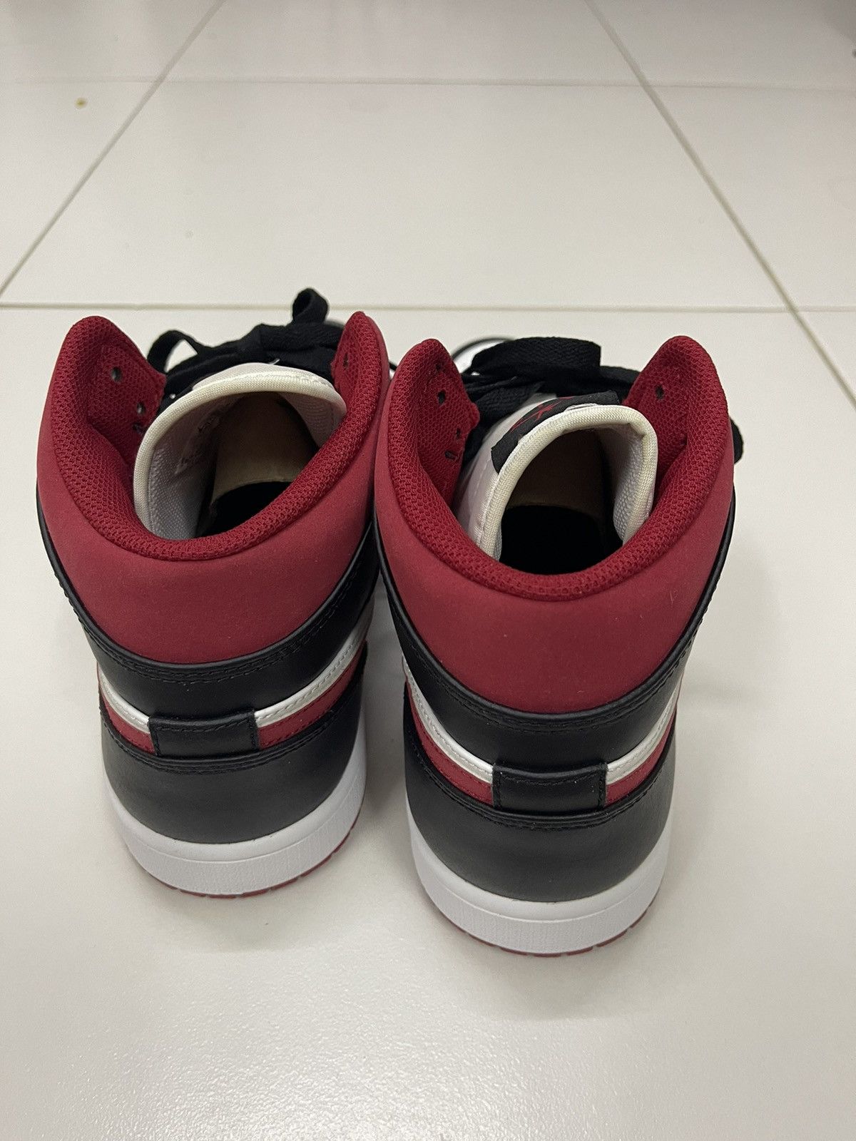 Jordan Brand Rare NIKE AIR JORDAN AJ1 Mid Gym Red White Black Size US 9 / EU 42 - 5 Thumbnail