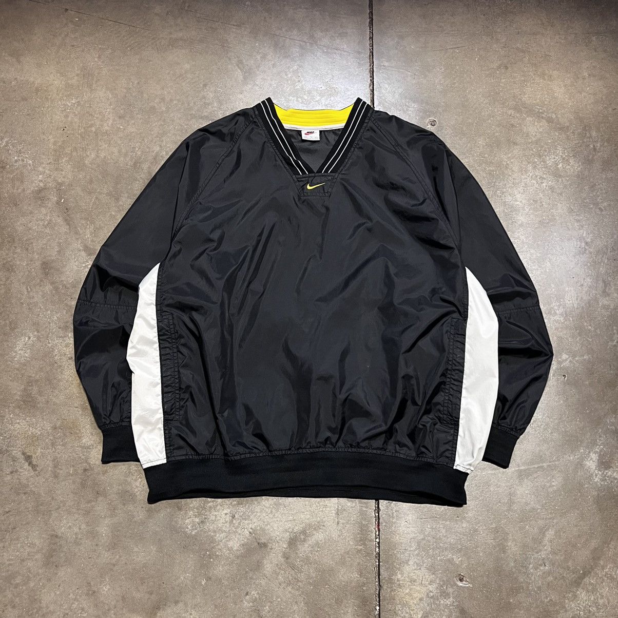 Nike Vintage Nike Windbreaker Jacket Lightweight Track Logo 90s Size US XL / EU 56 / 4 - 1 Thumbnail