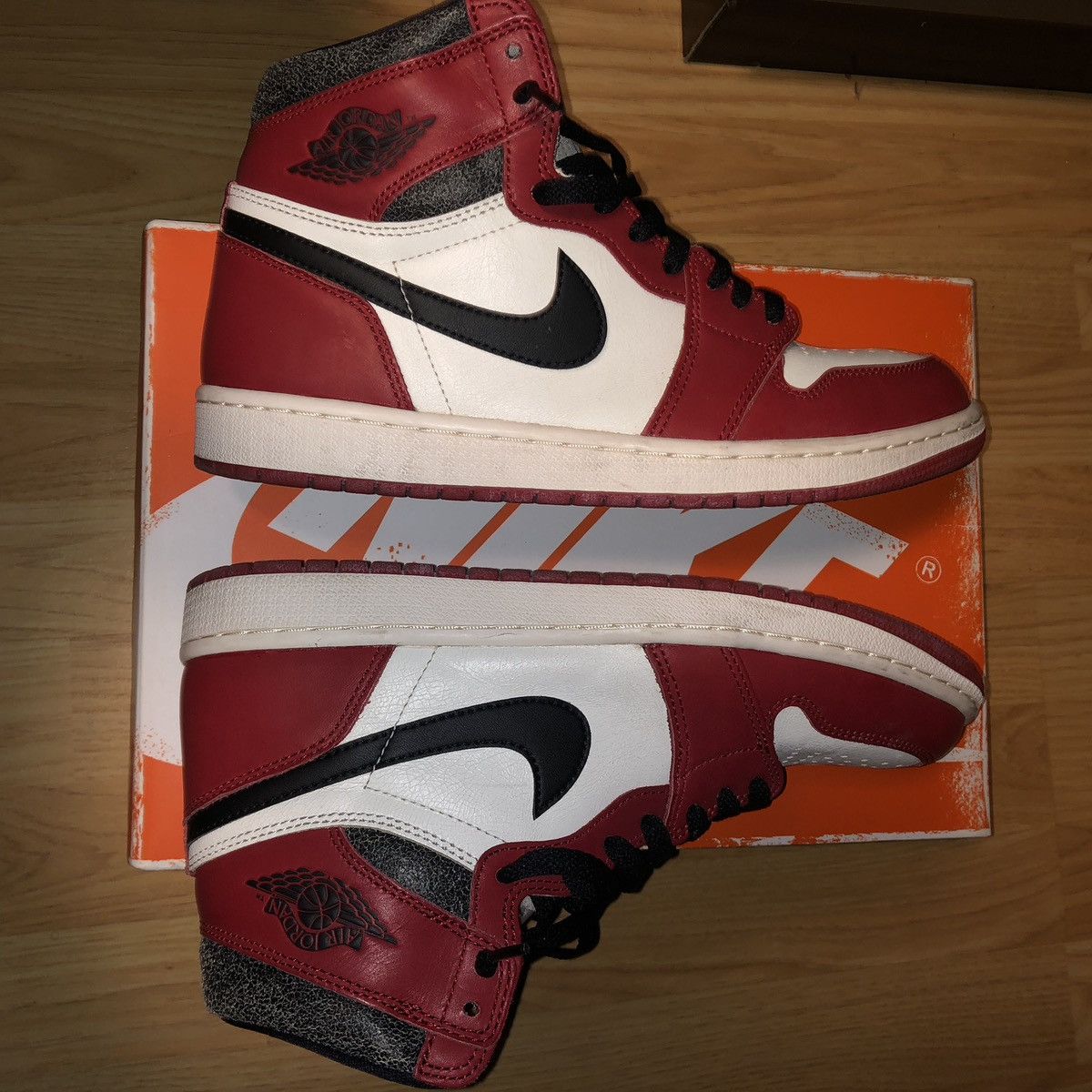 Nike Air Jordan 1 Retro High OG Chicago Lost And Found - Size 9.5 Size US 9.5 / EU 42-43 - 6 Thumbnail