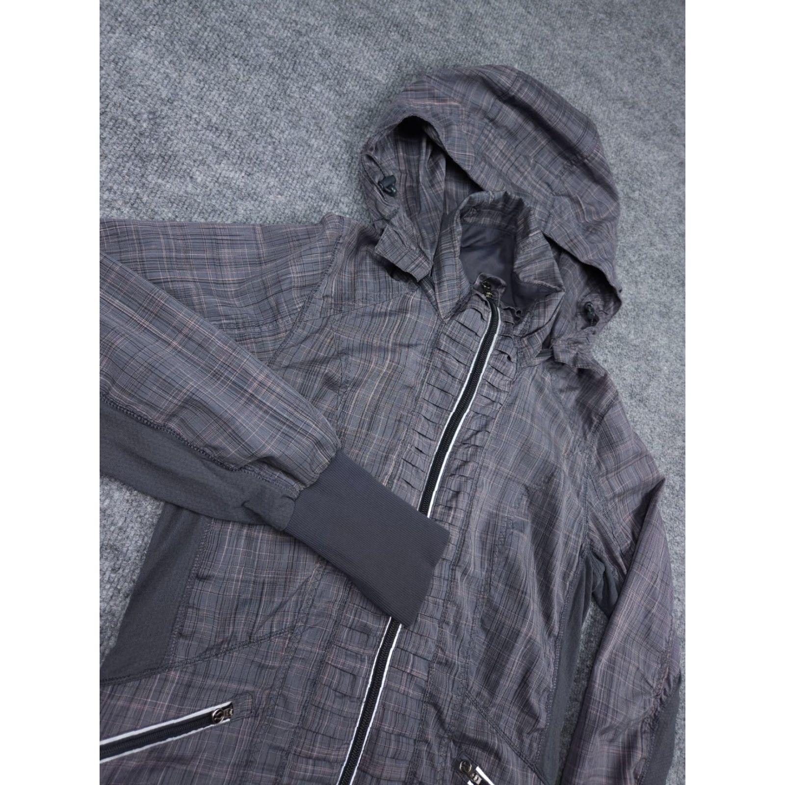 Lululemon Lululemon Run Back On Track Jacket Womens Size 6 Gray Plaid Hooded Zip Front Regular Size M / US 6-8 / IT 42-44 - 3 Thumbnail