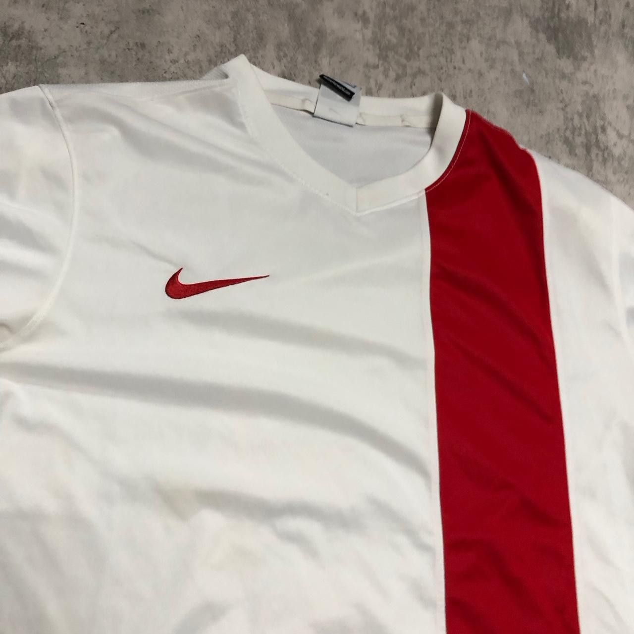 Nike Nike red and white football shirt Size US L / EU 52-54 / 3 - 2 Thumbnail