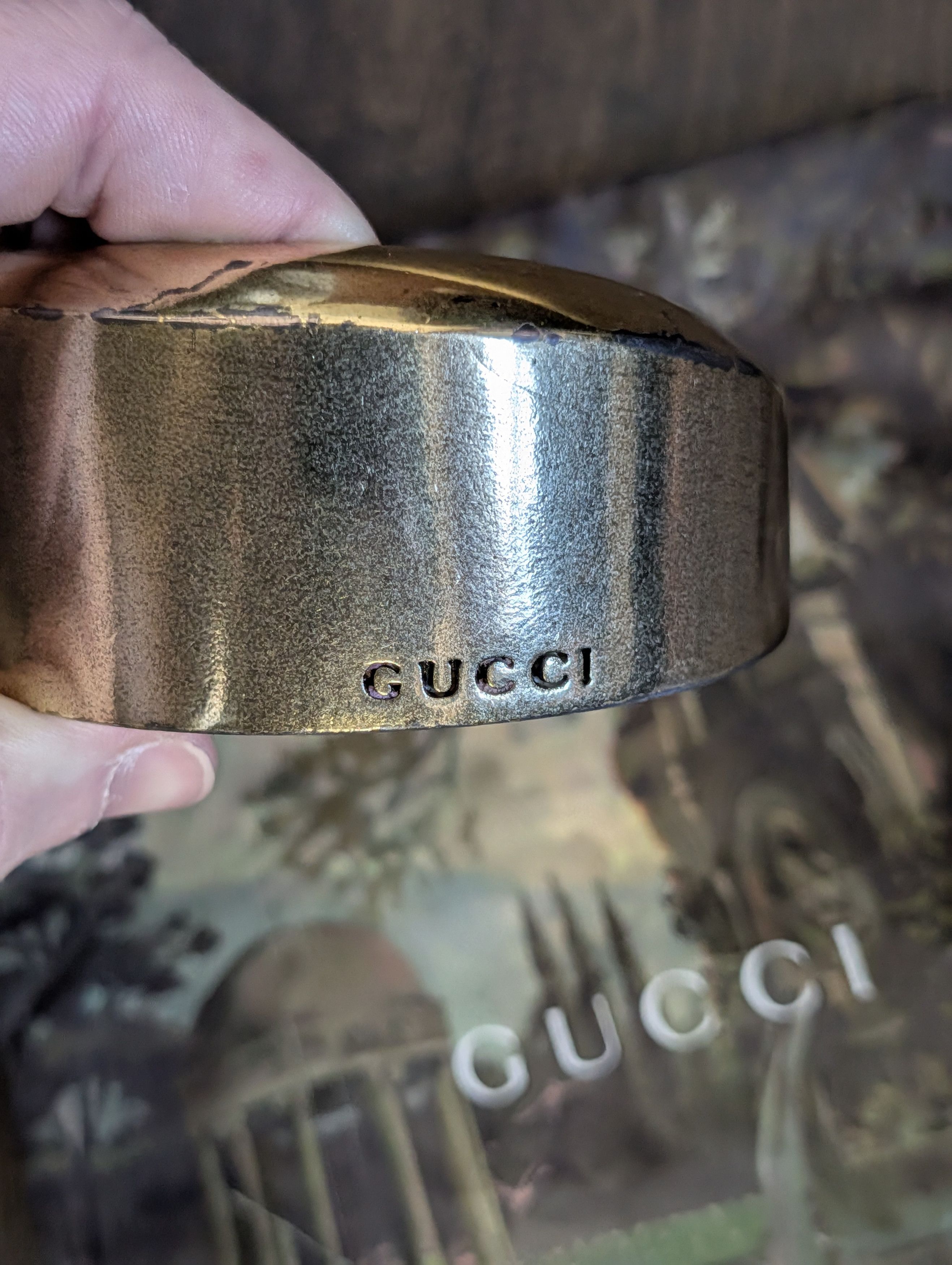 Gucci LARGE Gold Scalloped Logo Bangle Bracelet w Dust Bag Size ONE SIZE - 1 Thumbnail