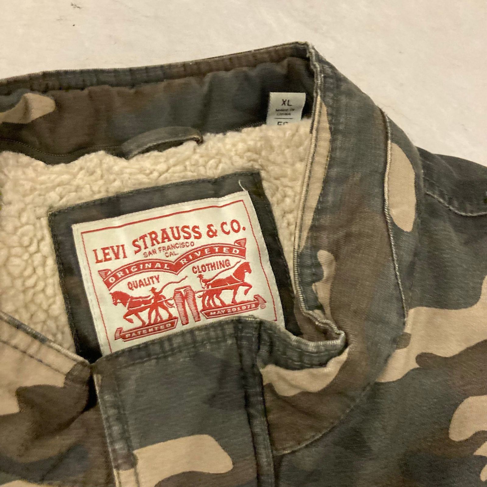 Levi's × Vintage y2k fur lined camo Levi’s jacket Size US XL / EU 56 / 4 - 3 Thumbnail