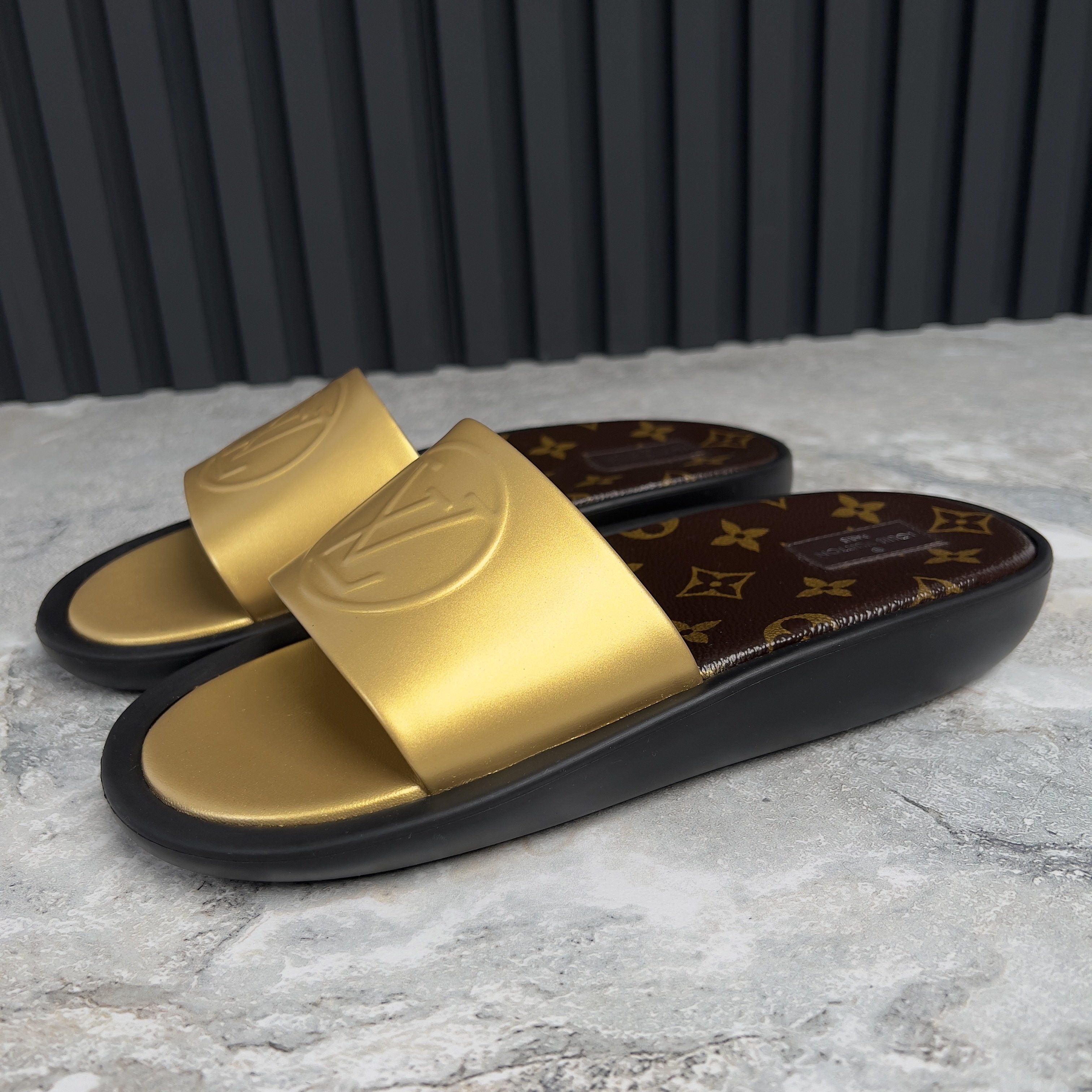 Louis Vuitton Sunbath Mules LV Monogram Size US 8 / IT 38 - 2 Thumbnail