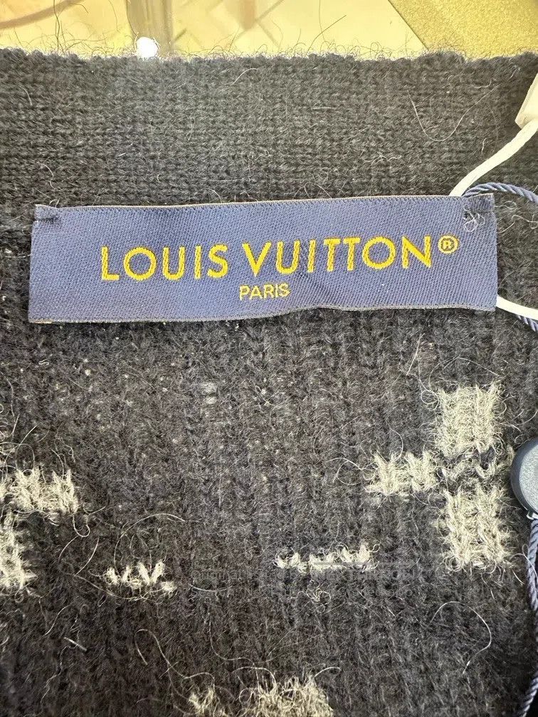 Louis Vuitton Louis Vuitton SS 26 Holiday Collection Monogram Mohair V-N Size US M / EU 48-50 / 2 - 3 Thumbnail