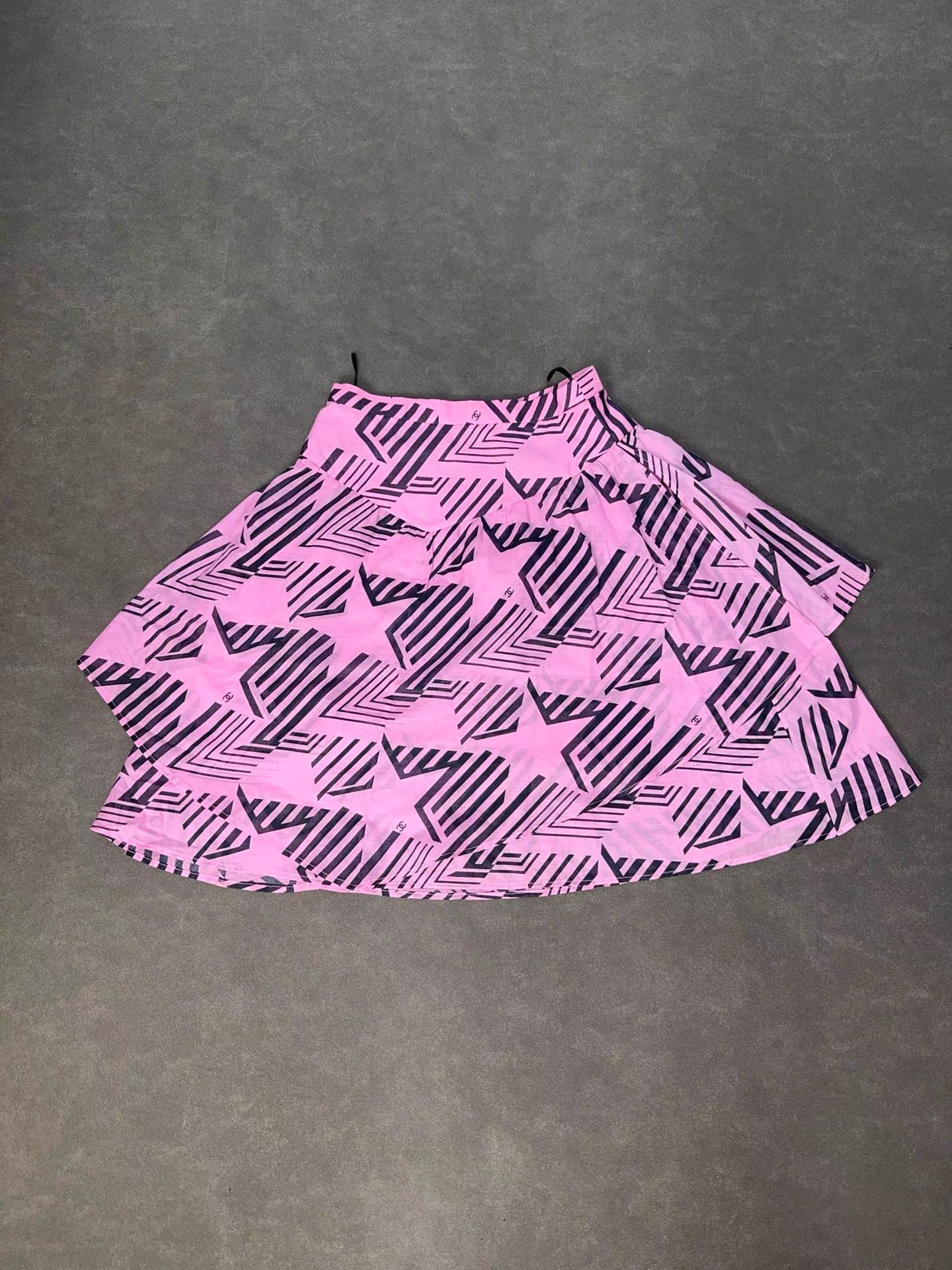 Chanel Chanel 23 Coco Beach Pink Star Print Skirt K2 Size 36" / US 14 / IT 50 - 1 Thumbnail