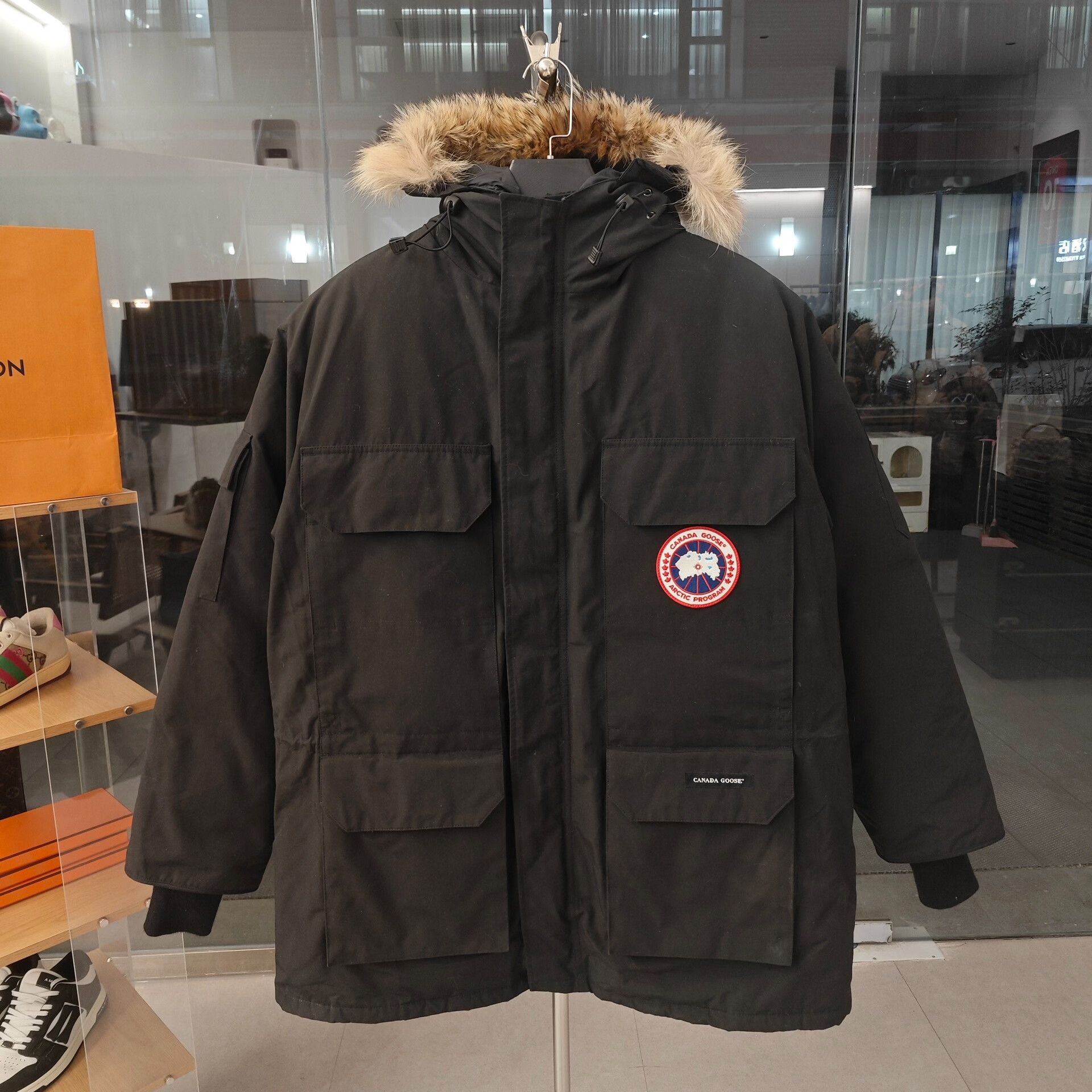 Canada Goose Canada Goose 08 Expedition Down Jacket Size US L / EU 52-54 / 3 - 1 Thumbnail