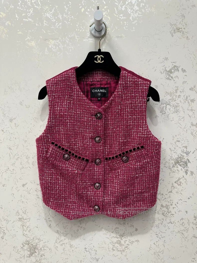 Chanel Chanel 22 Autumn and Winter Preview Series Rose Red Vest Size XS / US 0-2 / IT 36-38 - 1 Thumbnail