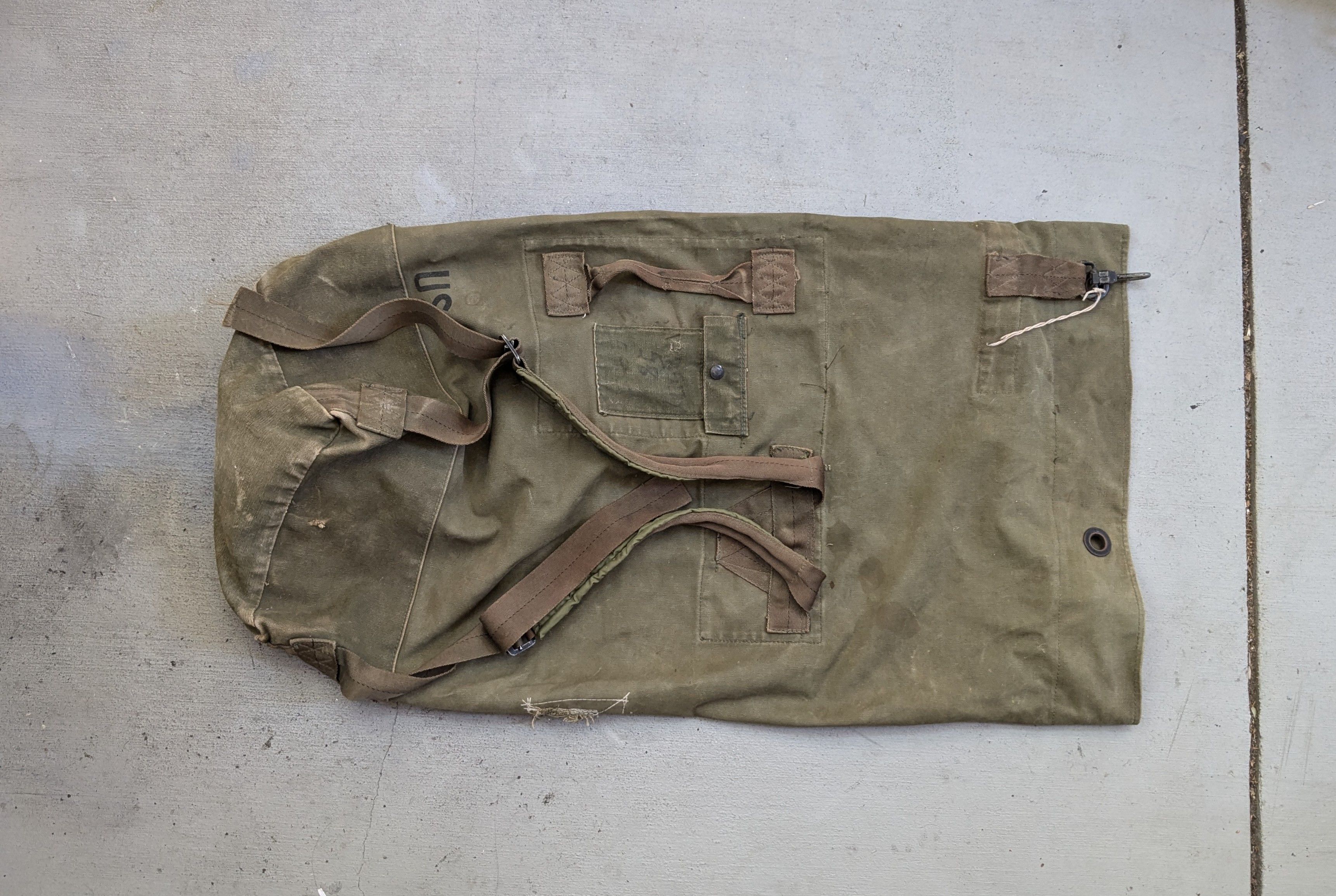 Vintage Vintage Military Duffle Bag Backpack Olive Green Canvas Size ONE SIZE - 1 Thumbnail