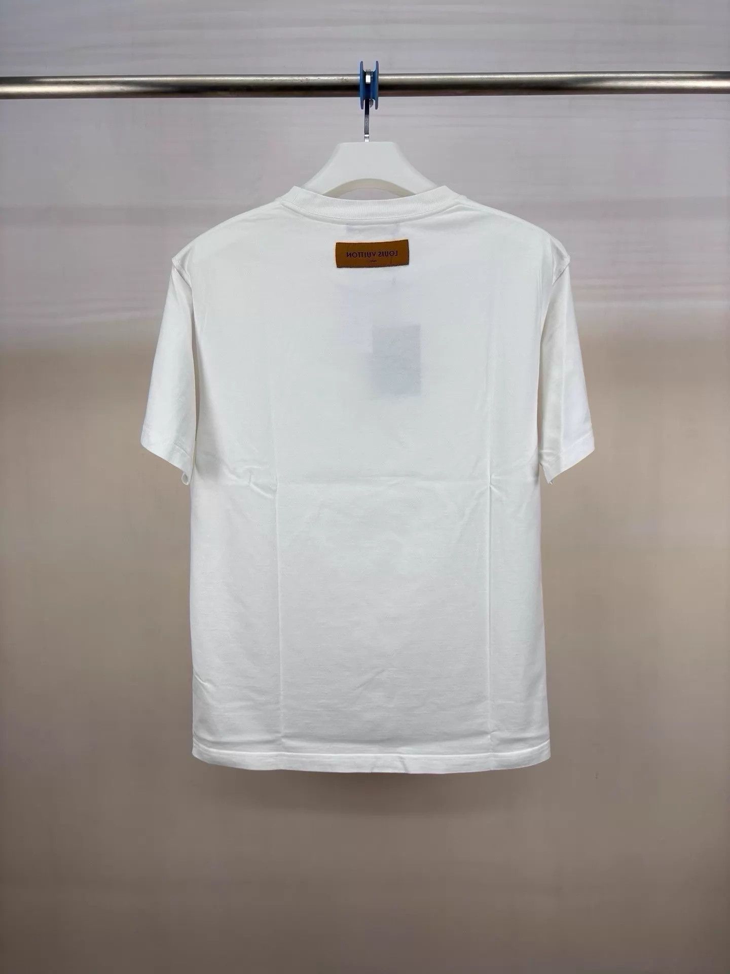 Louis Vuitton Louis Vuitton White Embossed Logo Short Sleeve T-Shirt Size US L / EU 52-54 / 3 - 2 Thumbnail