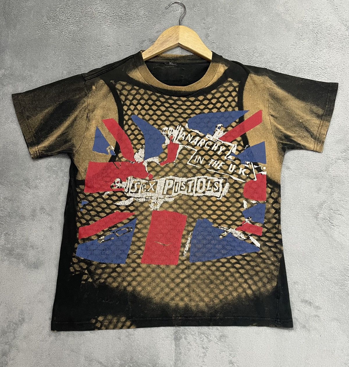 Band Tees SEXY DYNIMATE LONDON SEX PISTOLS TIE DIE TSHIRT Size US S / EU 44-46 / 1 - 2 Thumbnail