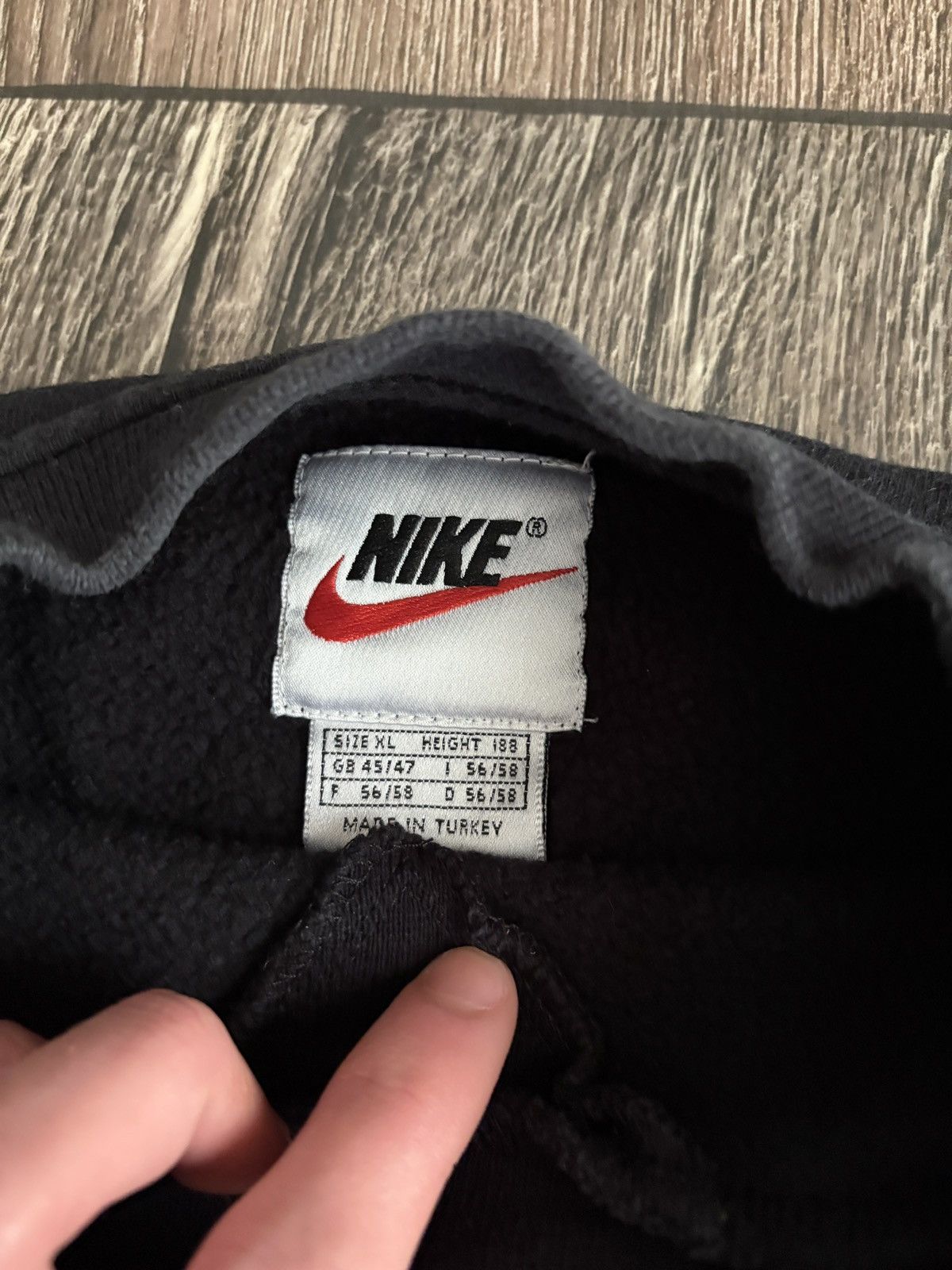Nike NIKE Vintage Sweatshirt Big Swoosh Centre Logo Black Men's Size US XL / EU 56 / 4 - 4 Thumbnail
