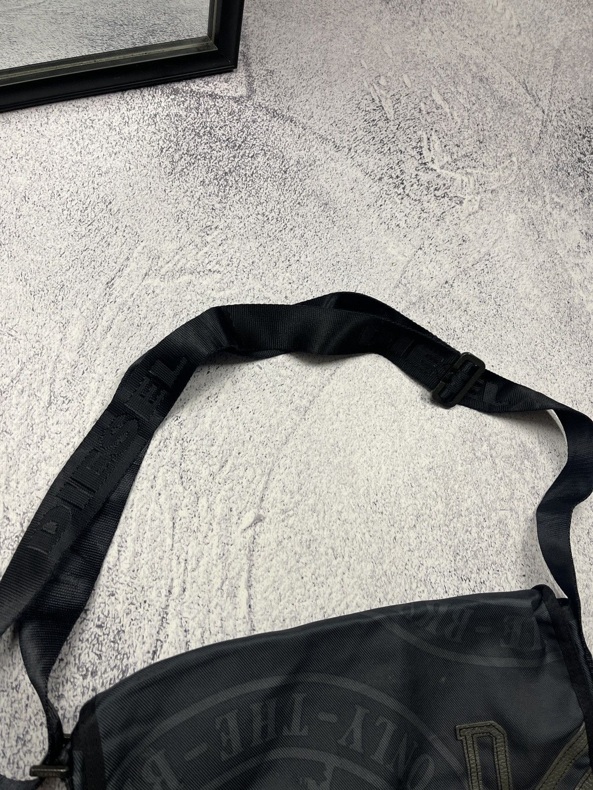 Diesel × Vintage Vintage Diesel Big Logo Messenger Crossbody Bag Hype Y2K Size ONE SIZE - 5 Thumbnail