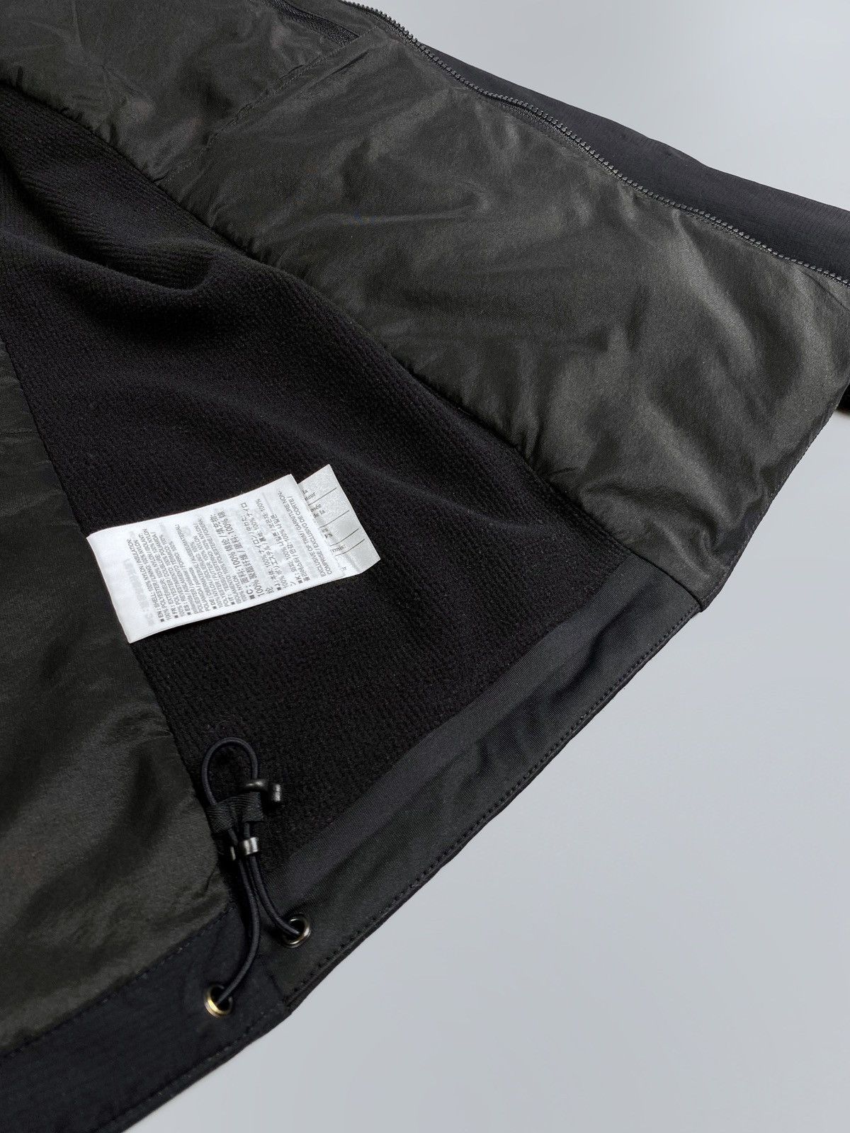 Arc'teryx Women's AW22 Arc'teryx Atom Jacket Black Insulated Size XS Size XS / US 0-2 / IT 36-38 - 13 Thumbnail