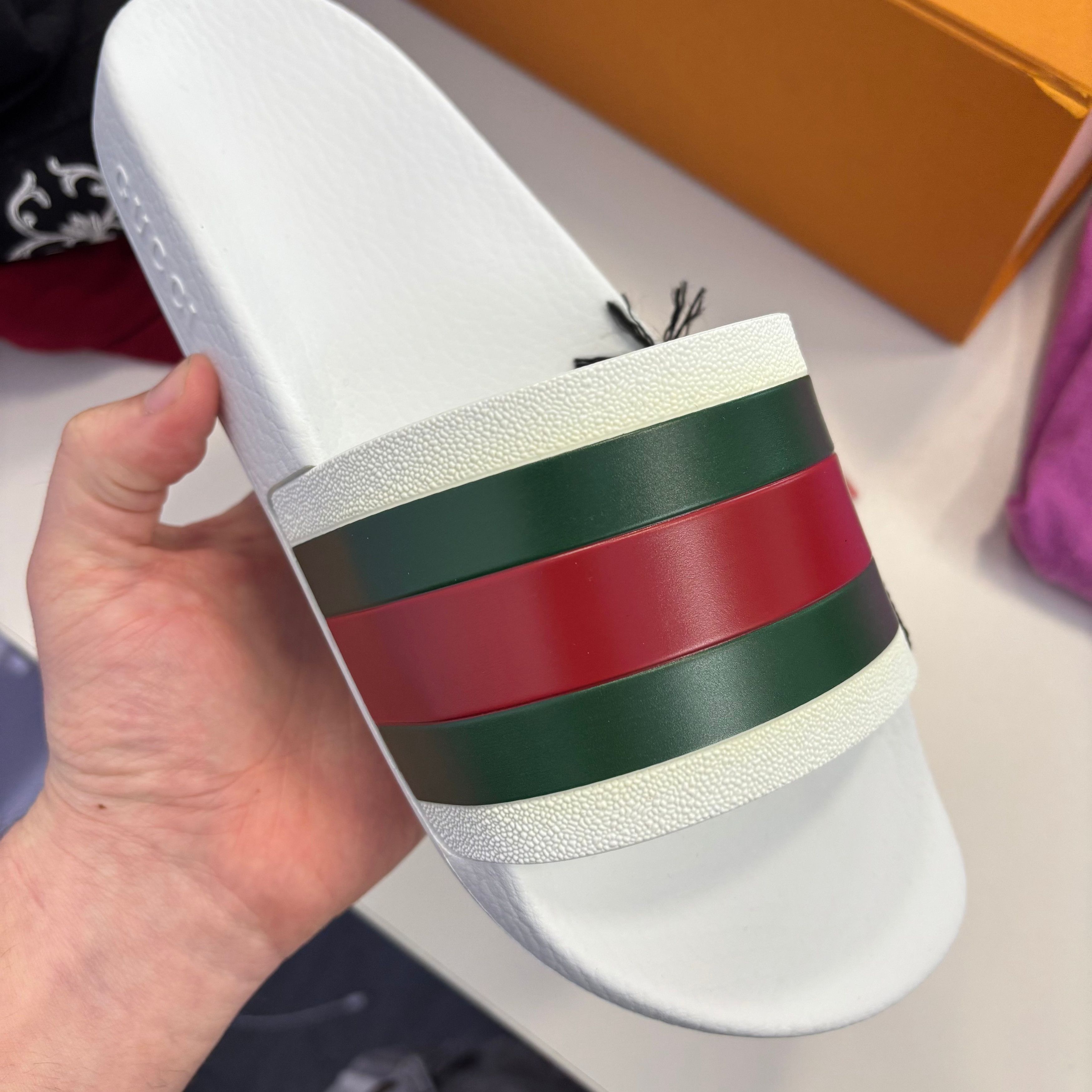 Gucci Gucci Pursuit Pool Slides White Size US 7 / EU 40 - 2 Thumbnail