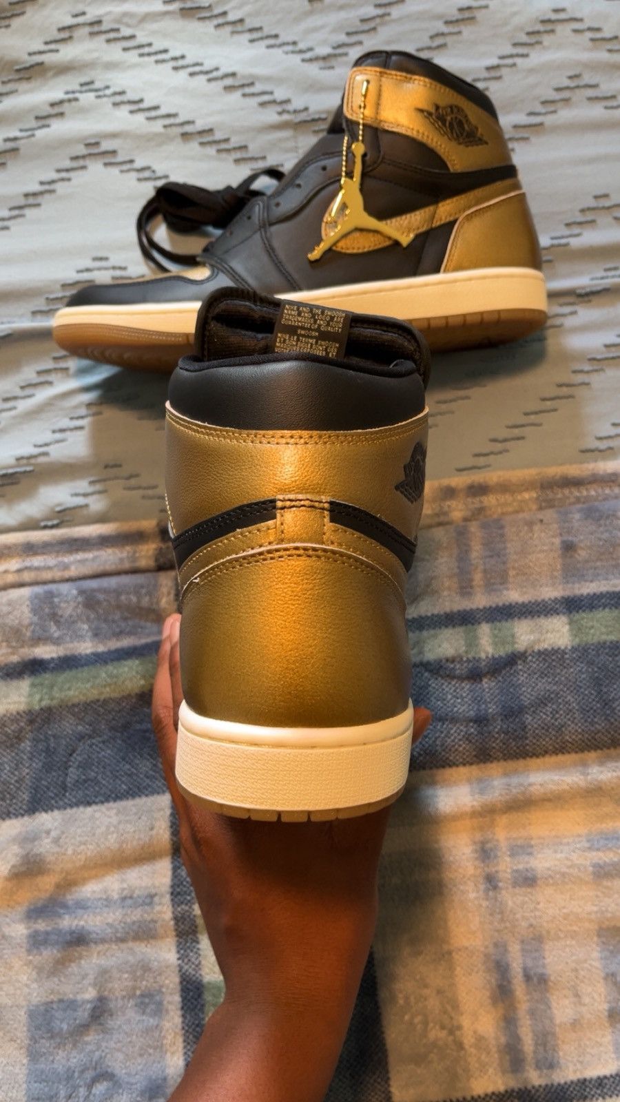 Jordan Brand Air Jordan 1 High sneakers in a black and metallic gold Size US 11.5 / EU 44-45 - 14 Thumbnail