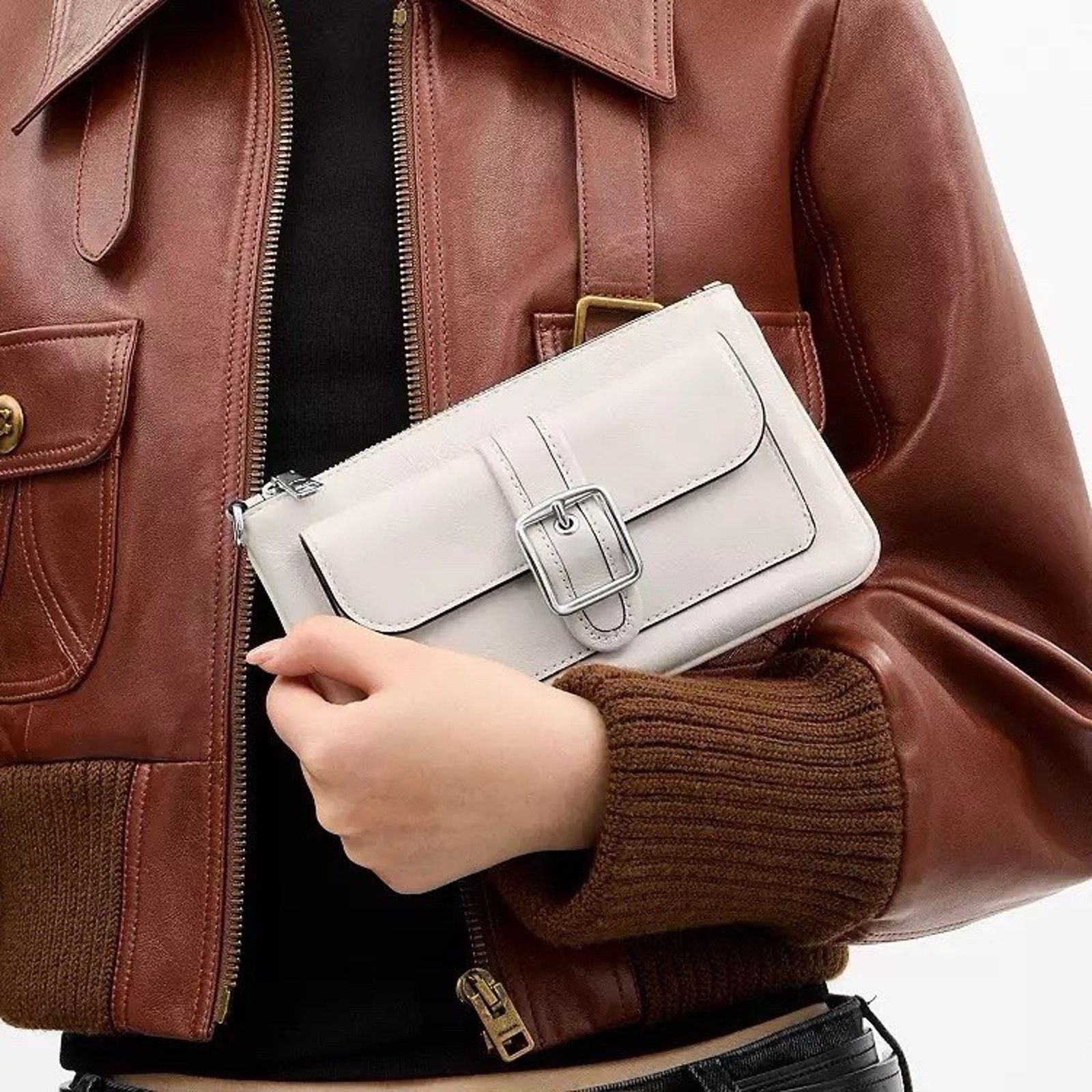 Coach NWT Coach Ashton Wristlet Silver/Chalk leather CDY04 Size ONE SIZE - 9 Thumbnail