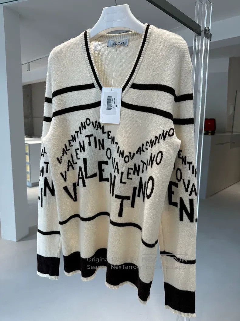 Valentino Valentino Letter logo print V-neck sweater Size L / US 10 / IT 46 - 1 Thumbnail