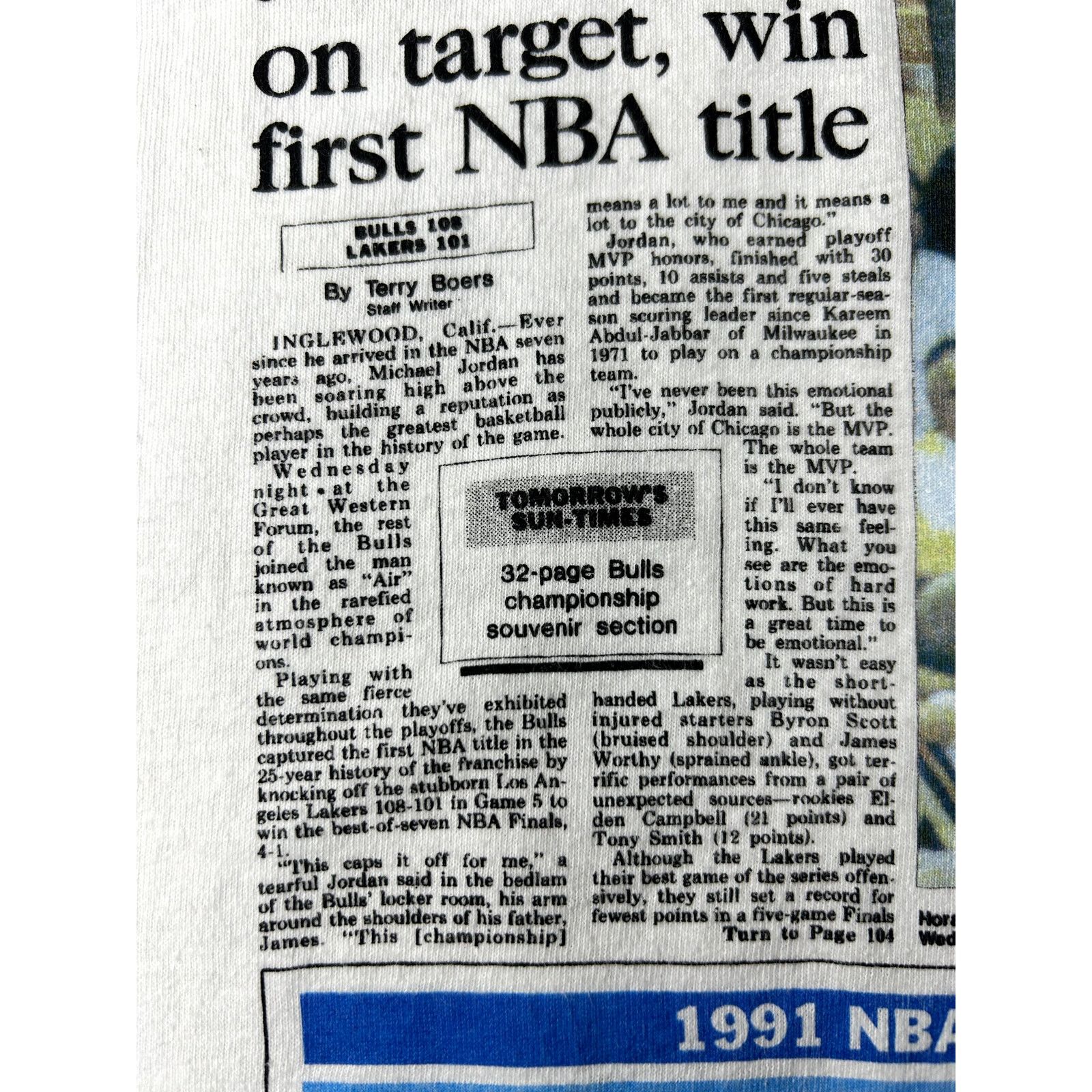 NBA '91 NBA Chicago Bulls Michael Jordan Newspaper Print T Shirt Size US L / EU 52-54 / 3 - 18 Thumbnail