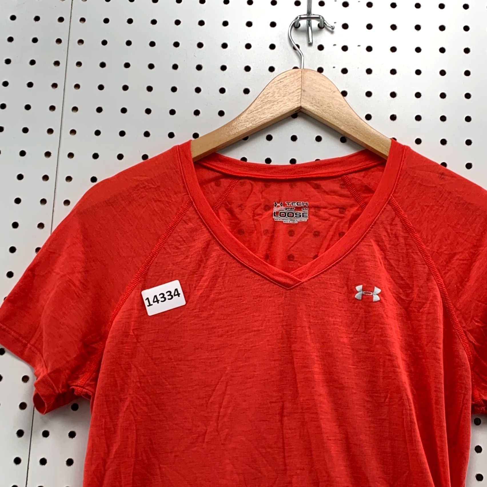 Under Armour Under Armour HeatGear Orange V-Neck T-Shirt Women Small Short Sleeve Activewear Size S / US 4 / IT 40 - 7 Thumbnail