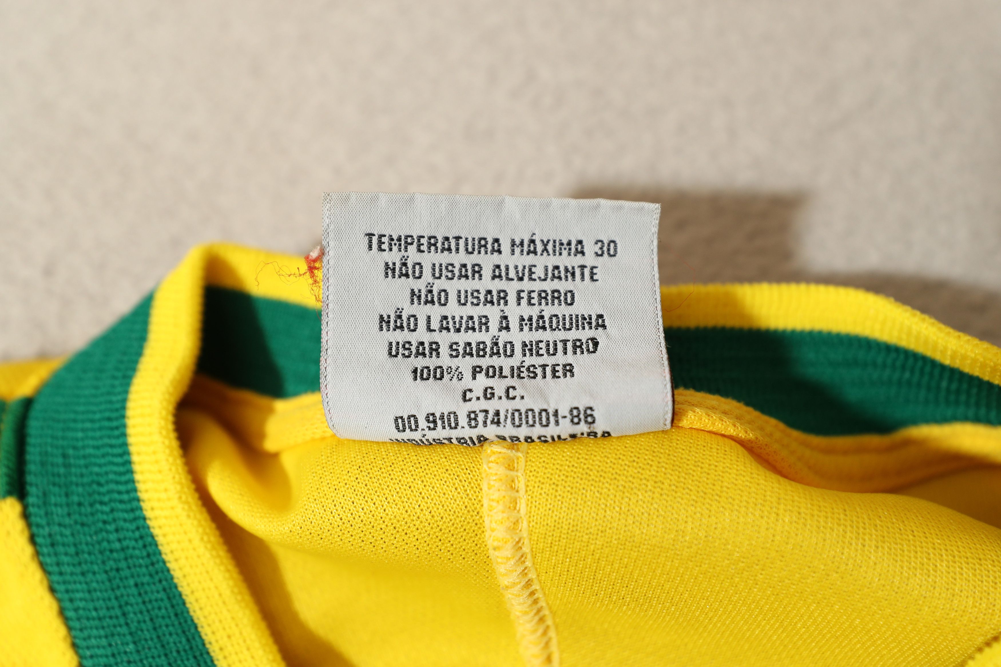 Vintage Vintage Lambra Brazil Soccer Jersey (L) Size US L / EU 52-54 / 3 - 8 Thumbnail