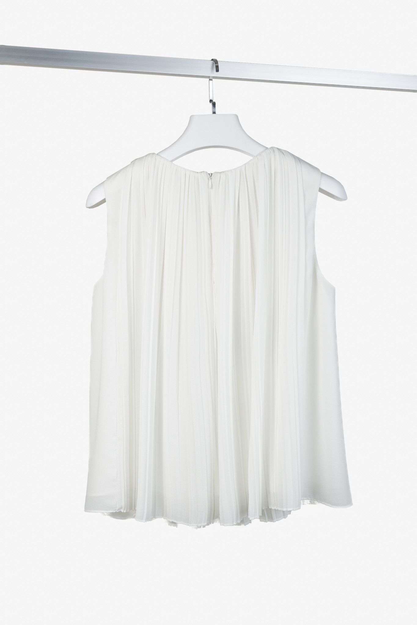 Other O’2nd White Pleated Blue-Striped Sleeveless Blouse Size S / US 4 / IT 40 - 2 Thumbnail