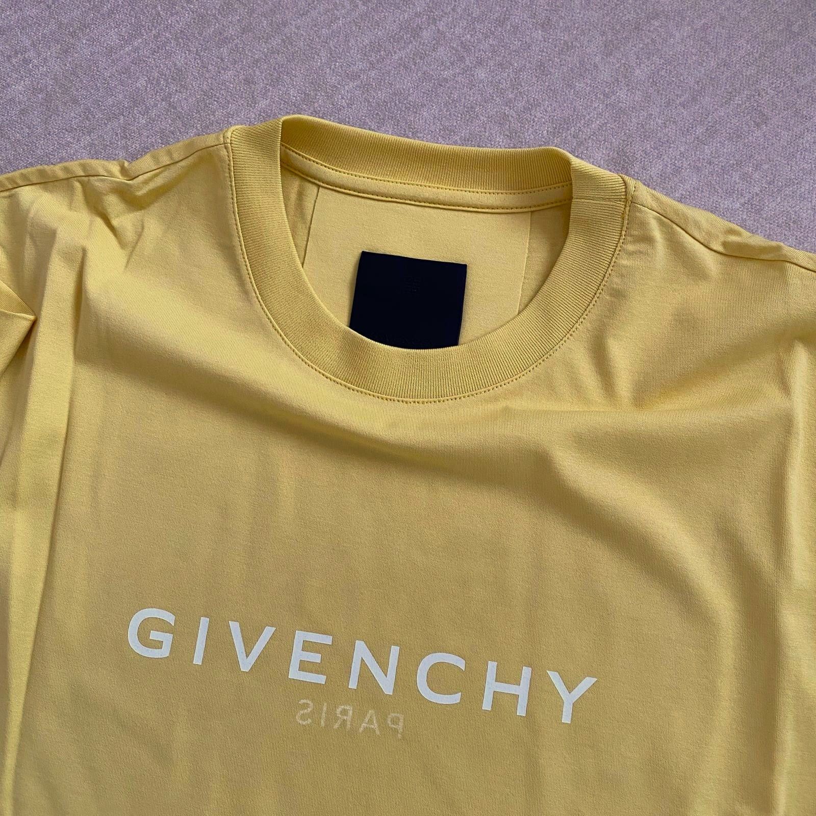 Givenchy Yellow Reverse Logo Oversized T-shirt Size US XS / EU 42 / 0 - 5 Thumbnail