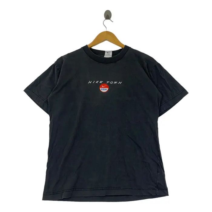 Nike Vintage 90’ NIKE TOWN USA Center Logo Tee Shirt Size US M / EU 48-50 / 2 - 1 Thumbnail