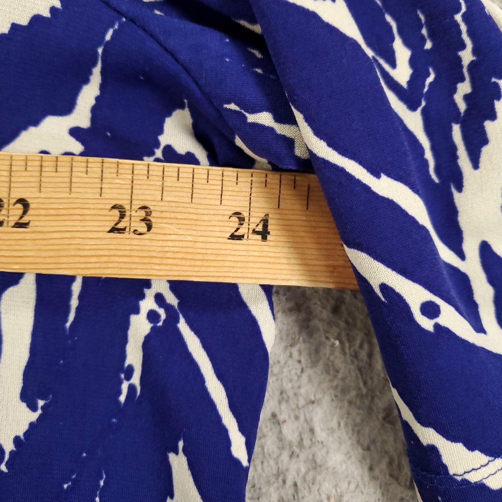 Vintage Susan Graver Blouse Womens XL Blue White Geometric Stretchy Top Pullover Casual Party/Cocktail Travel Knit Polyester Spandex Size XL / US 12-14 / IT 48-50 - 4 Thumbnail
