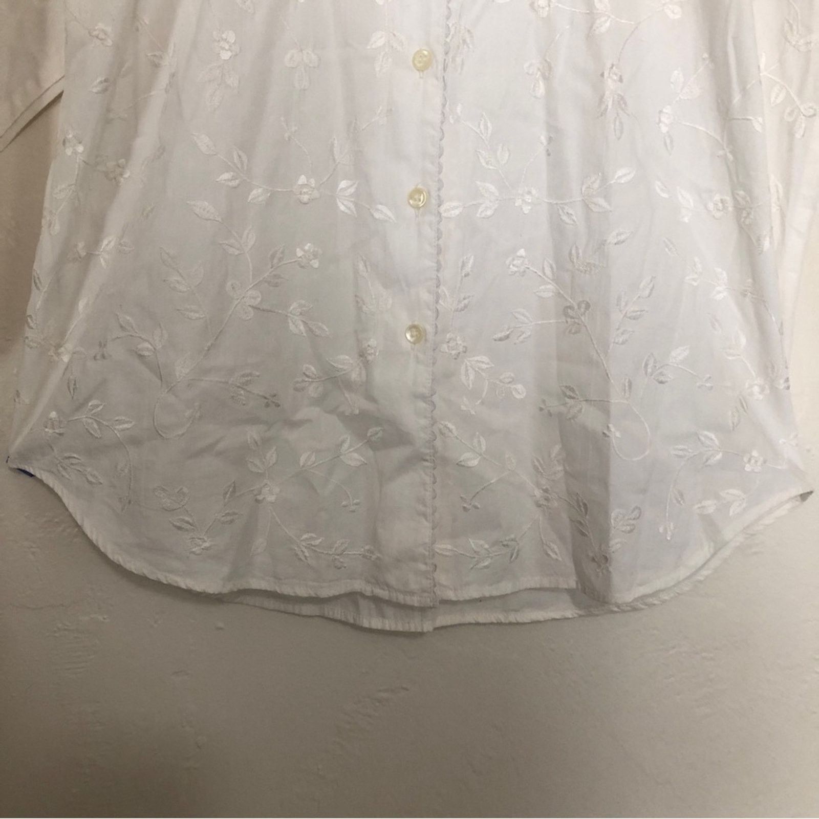 Other Casual Corner & Co White Embroidered Scalloped Shirt Top Size M / US 6-8 / IT 42-44 - 4 Thumbnail