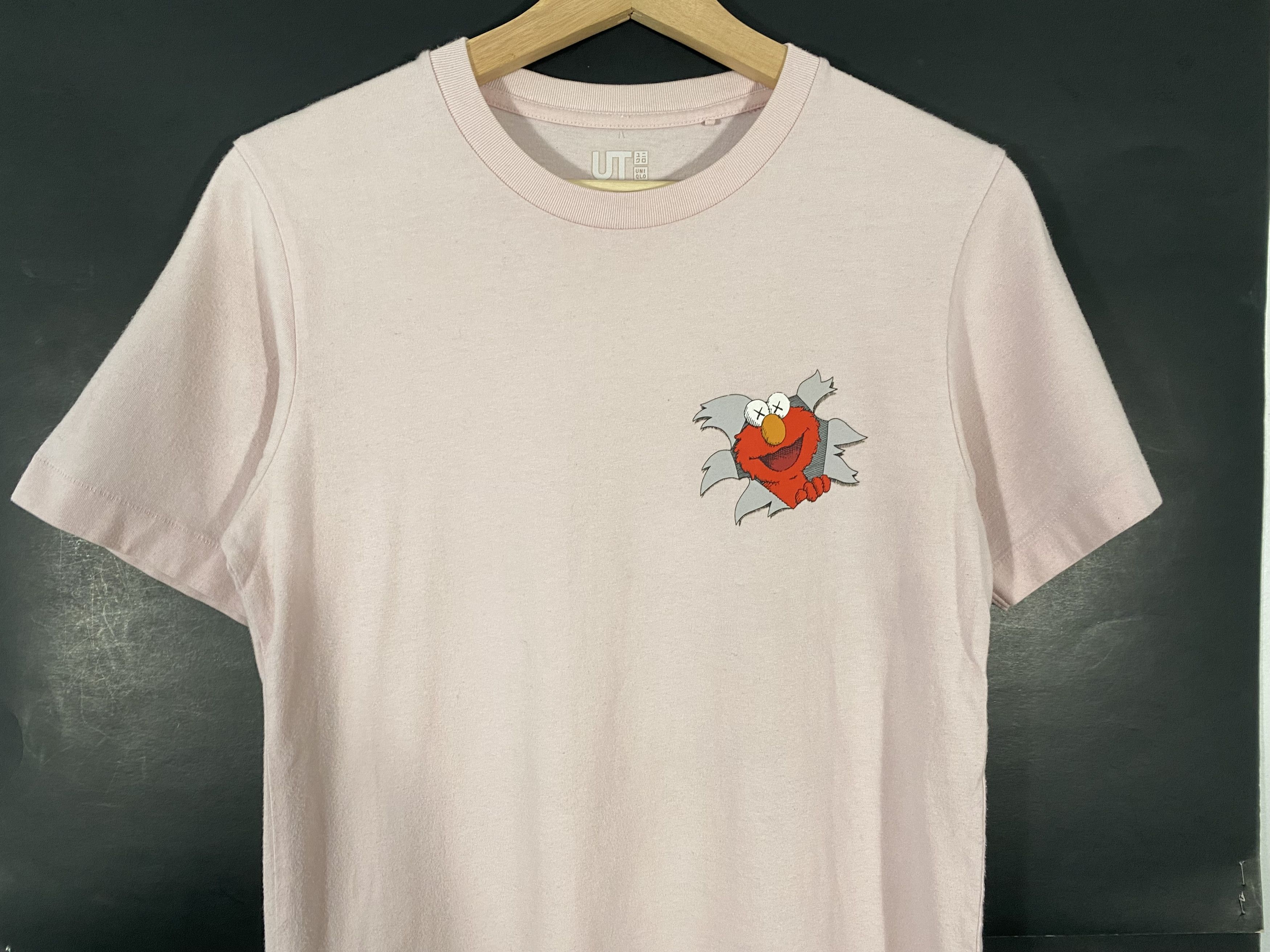Kaws × Uniqlo Kaws x Uniqlo x Sesame Street Elmo Companion tee pink Size US XS / EU 42 / 0 - 3 Thumbnail