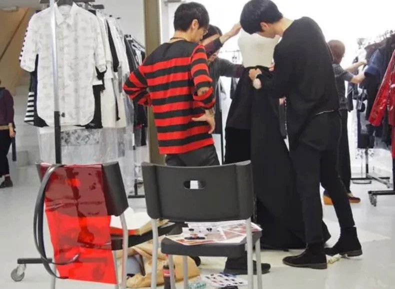 Undercover undercover black and red stripes long sleeves 2502-Nextarro Size US M / EU 48-50 / 2 - 9 Thumbnail