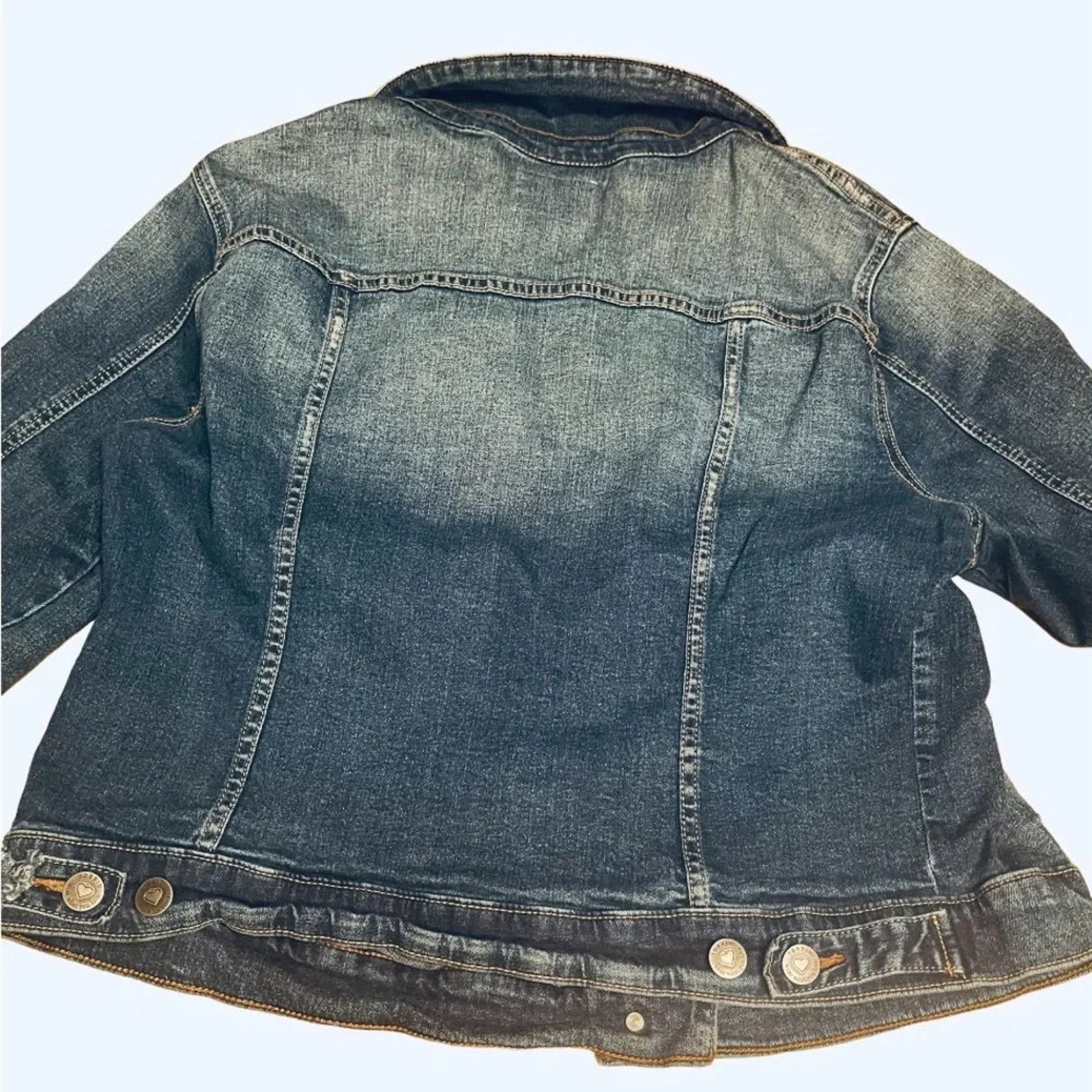Torrid Torrid distressed denim jacket size 1 (14-16 or 1X) Size XL / US 12-14 / IT 48-50 - 2 Thumbnail
