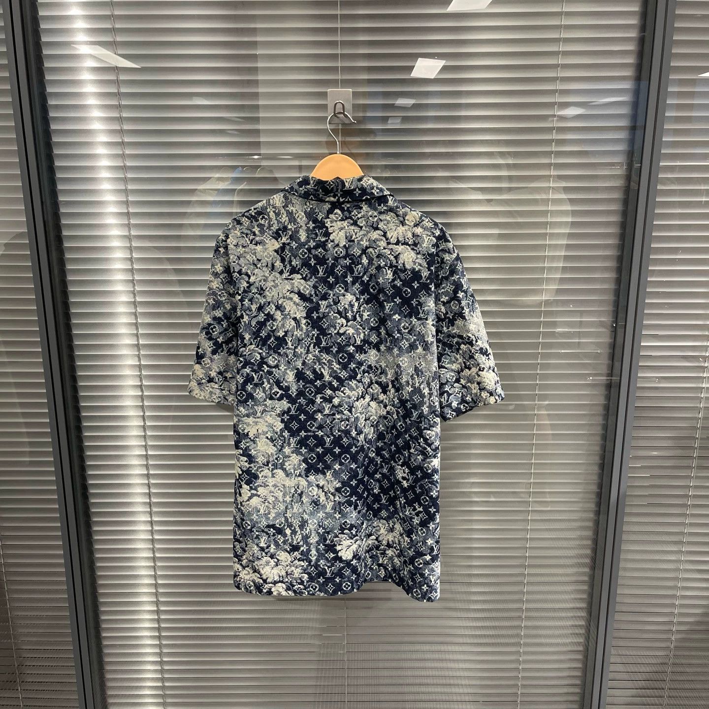 Louis Vuitton Blue Floral Pattern Short Sleeve Shirt Size US L / EU 52-54 / 3 - 1 Thumbnail
