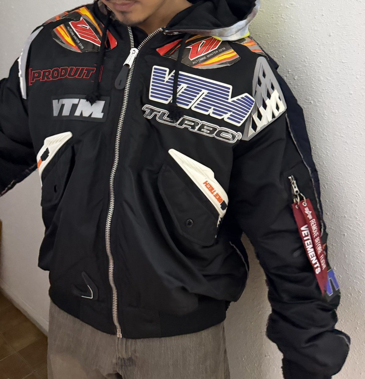 Vetements Vetements AW19 Racing Bomber Size US L / EU 52-54 / 3 - 20 Thumbnail