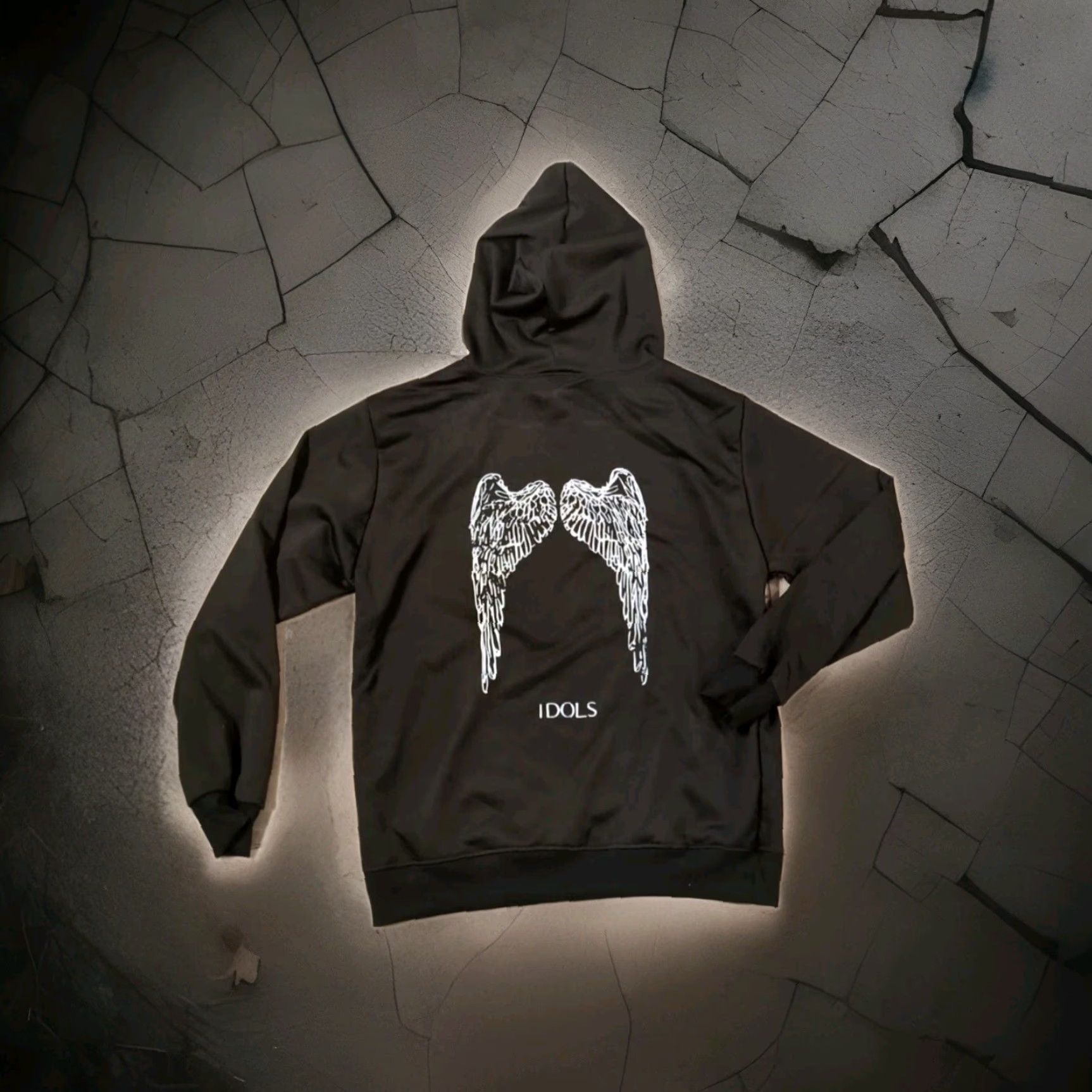 Vintage YUNGBLUD Idols Wings Hoodie Unbranded Hoodie L Adult Large Black 2 Sided Graphic Print Pocket Hooded Drawstring Winter 46" Chest 28" Long Boys/Mens Size US L / EU 52-54 / 3 - 5 Thumbnail