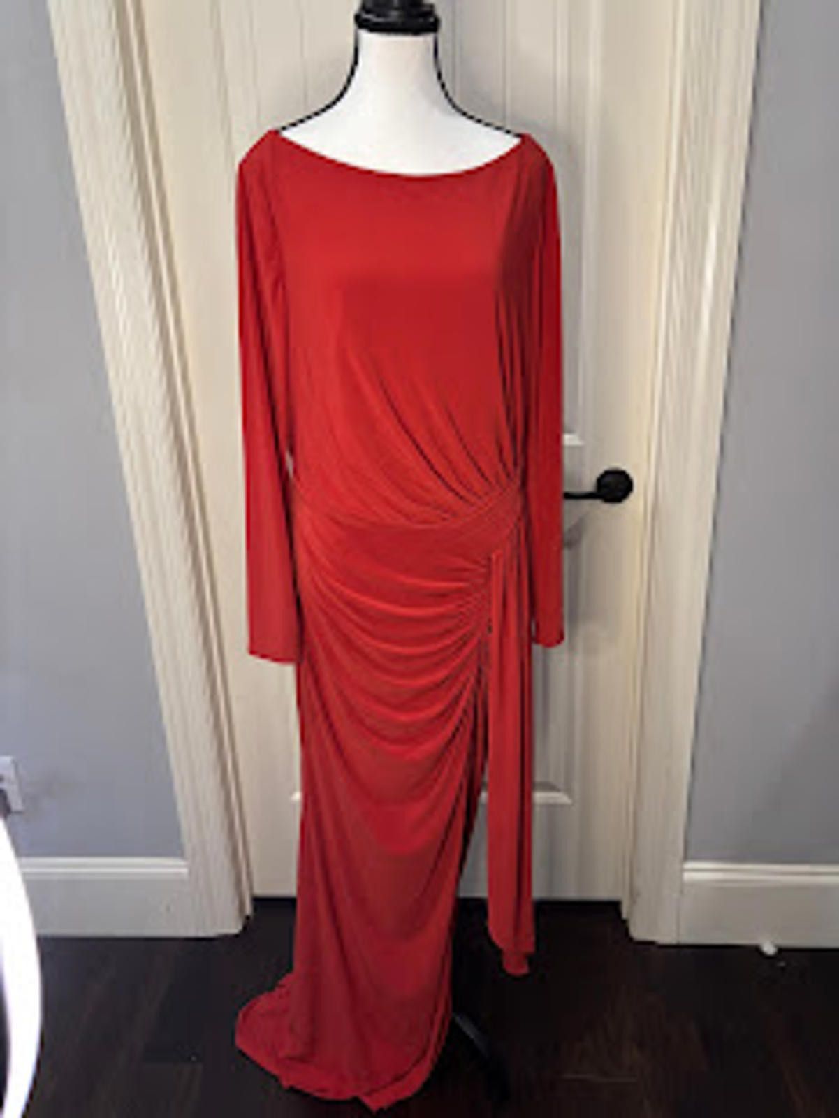 IEENA MacDuggal Elegant Red Rouched Evening Dress Size 12