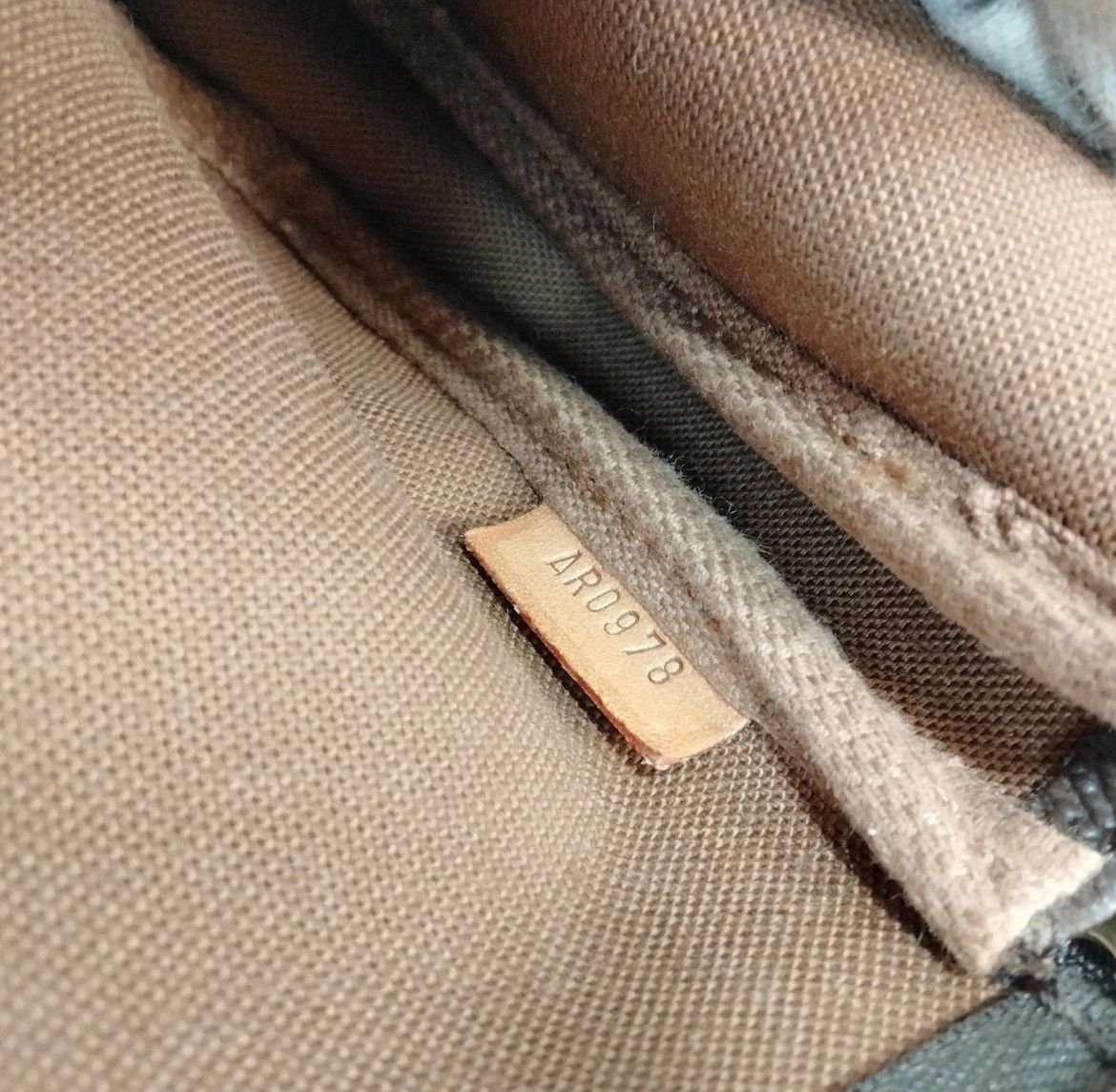 Louis Vuitton Louis Vuitton Pochette Size ONE SIZE - 9 Thumbnail