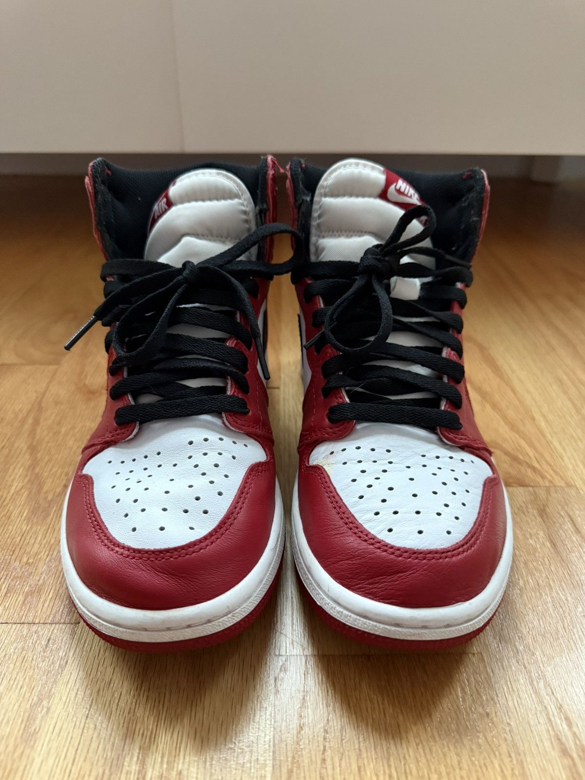 Jordan Brand × Nike Air Jordan 1 High chicago 2015 (size 8.5) Size US 8.5 / EU 41-42 - 5 Thumbnail