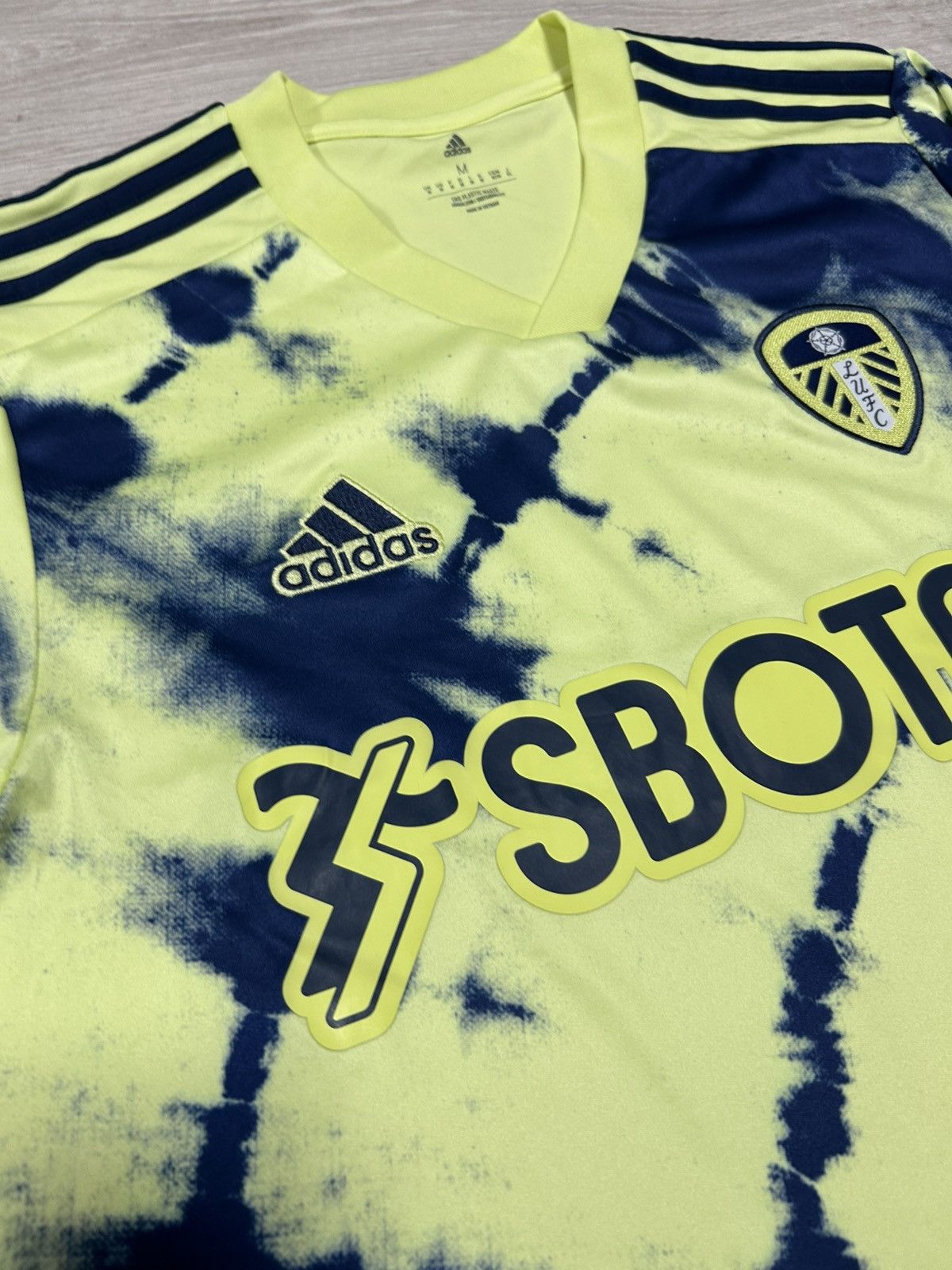 Adidas Adidas Soccer Jersey Leeds United 2022 away home size M Size US M / EU 48-50 / 2 - 6 Thumbnail