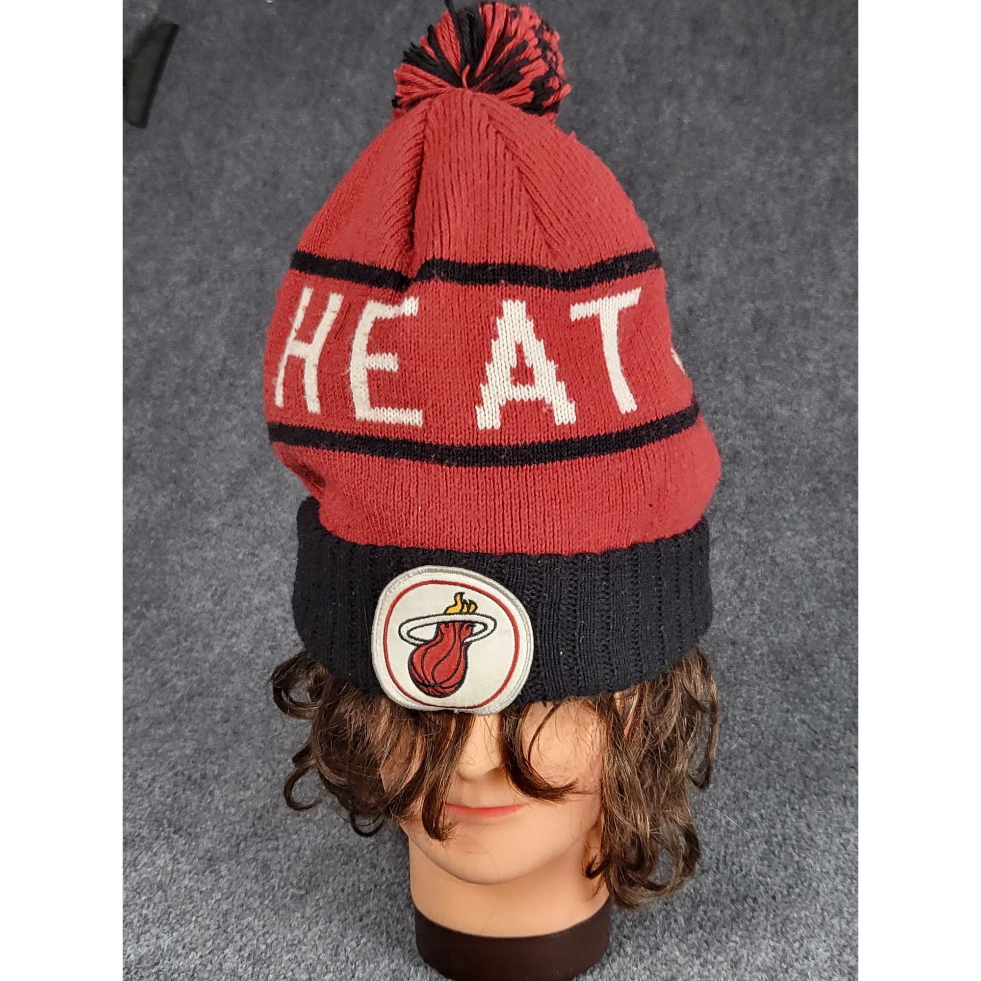 Mitchell & Ness Miami Heat Mitchell & Ness Beanie Men Logo Red Black Knit Wi Size ONE SIZE - 1 Thumbnail
