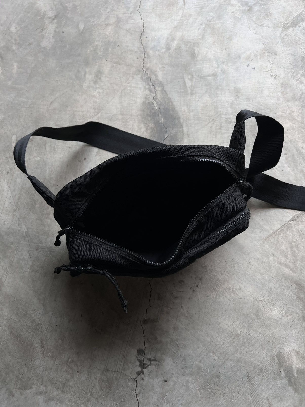 Yohji Yamamoto YOHJI YAMAMOTO x New Era SlingBag Size ONE SIZE - 16 Thumbnail