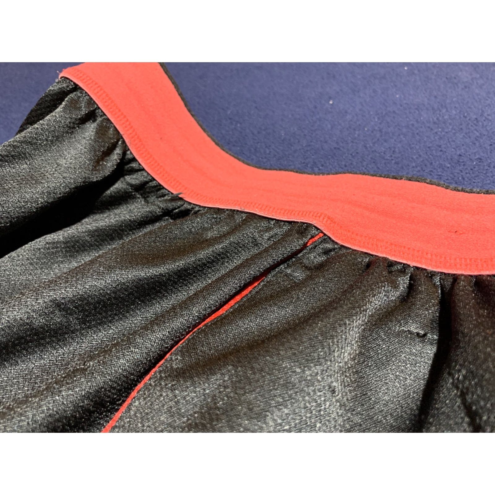 Under Armour VINTAGE Under Armour Men Basketball Shorts Small Activewear Red 90s Size US 29 - 6 Thumbnail