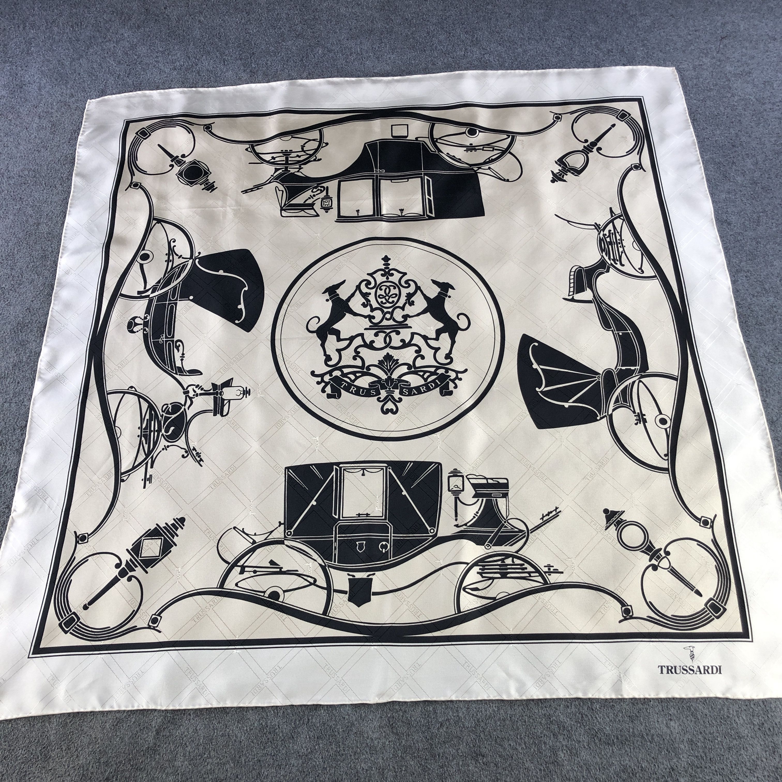Trussardi Trussardi Silk Scarf M1407 Size ONE SIZE - 2 Thumbnail