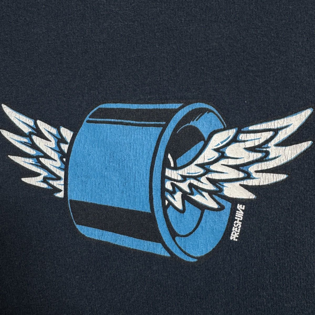 Hook-Ups Vintage 90s Freshjive skateboards Flying Wheel skater tee Size US S / EU 44-46 / 1 - 4 Thumbnail