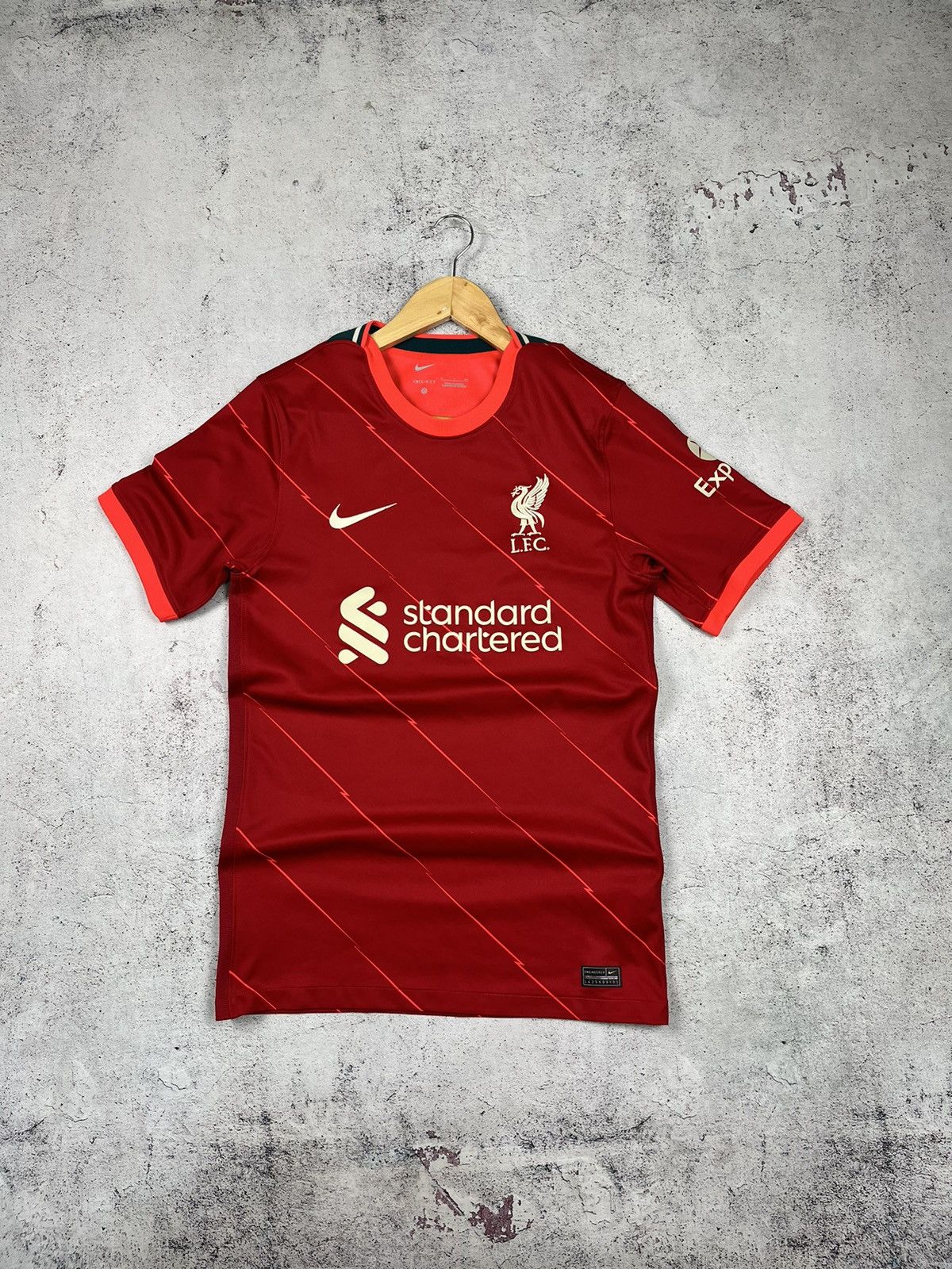 Nike LIVERPOOL 2021 2022 HOME FOOTBALL SHIRT SOCCER JERSEY NIKE Size US S / EU 44-46 / 1 - 1 Thumbnail