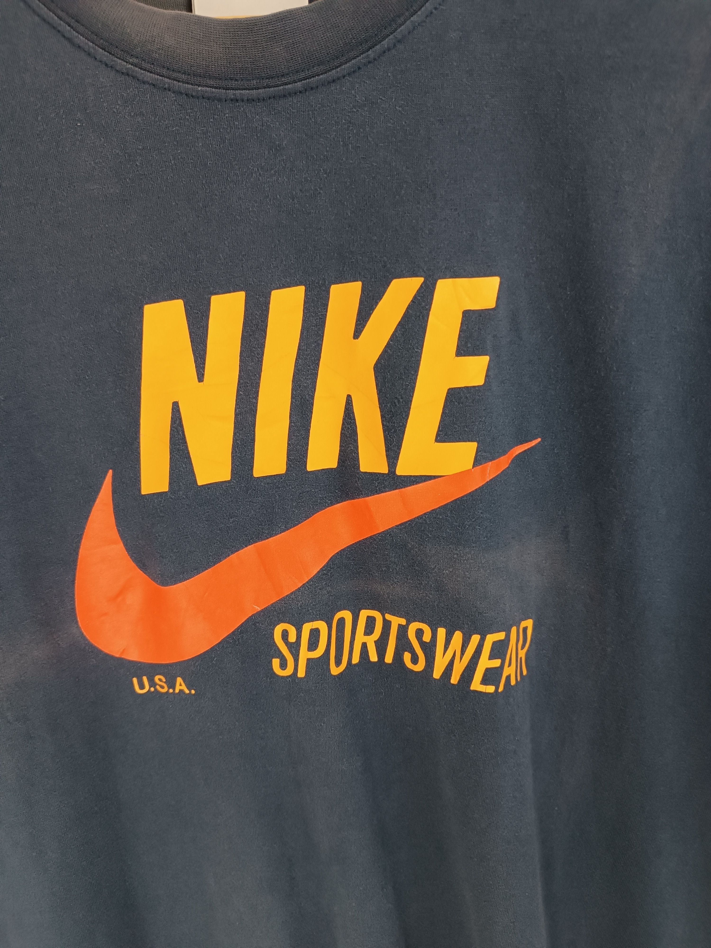 Nike THRASHED FADED VINTAGE Y2K NIKE SPORTSWEAR TEE BIG LOGO Size US M / EU 48-50 / 2 - 8 Thumbnail