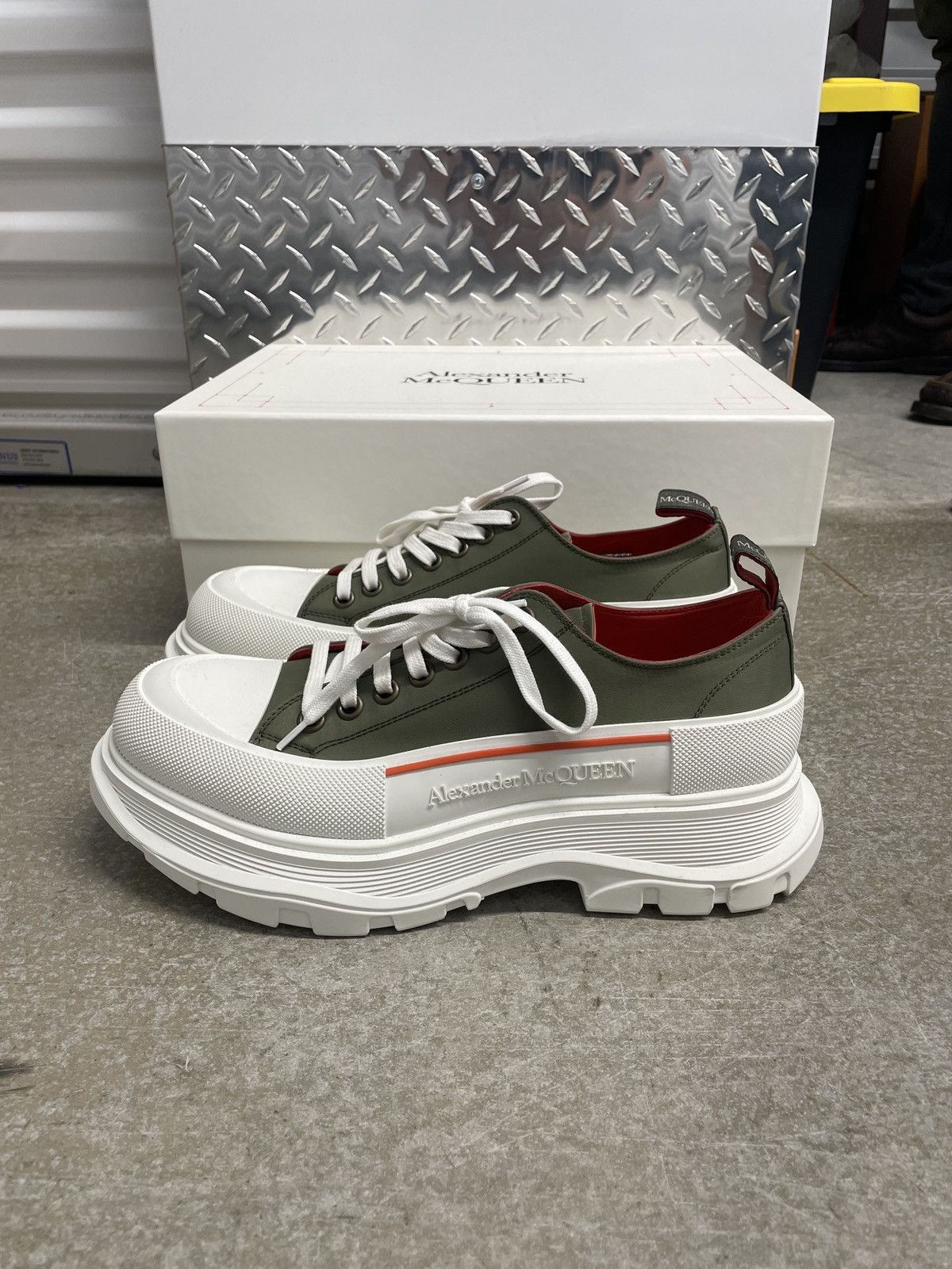 Alexander McQueen Alexander McQueen Olive Converse Sneaker Size US 10 / EU 43 - 1 Thumbnail