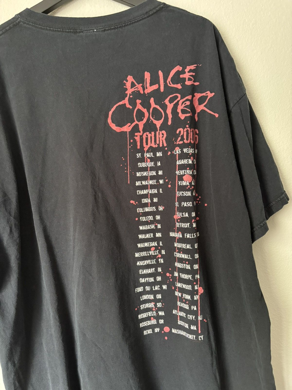 Vintage Vintage 2006 Alice Cooper Tour Shirt Size US XXL / EU 58 / 5 - 7 Thumbnail